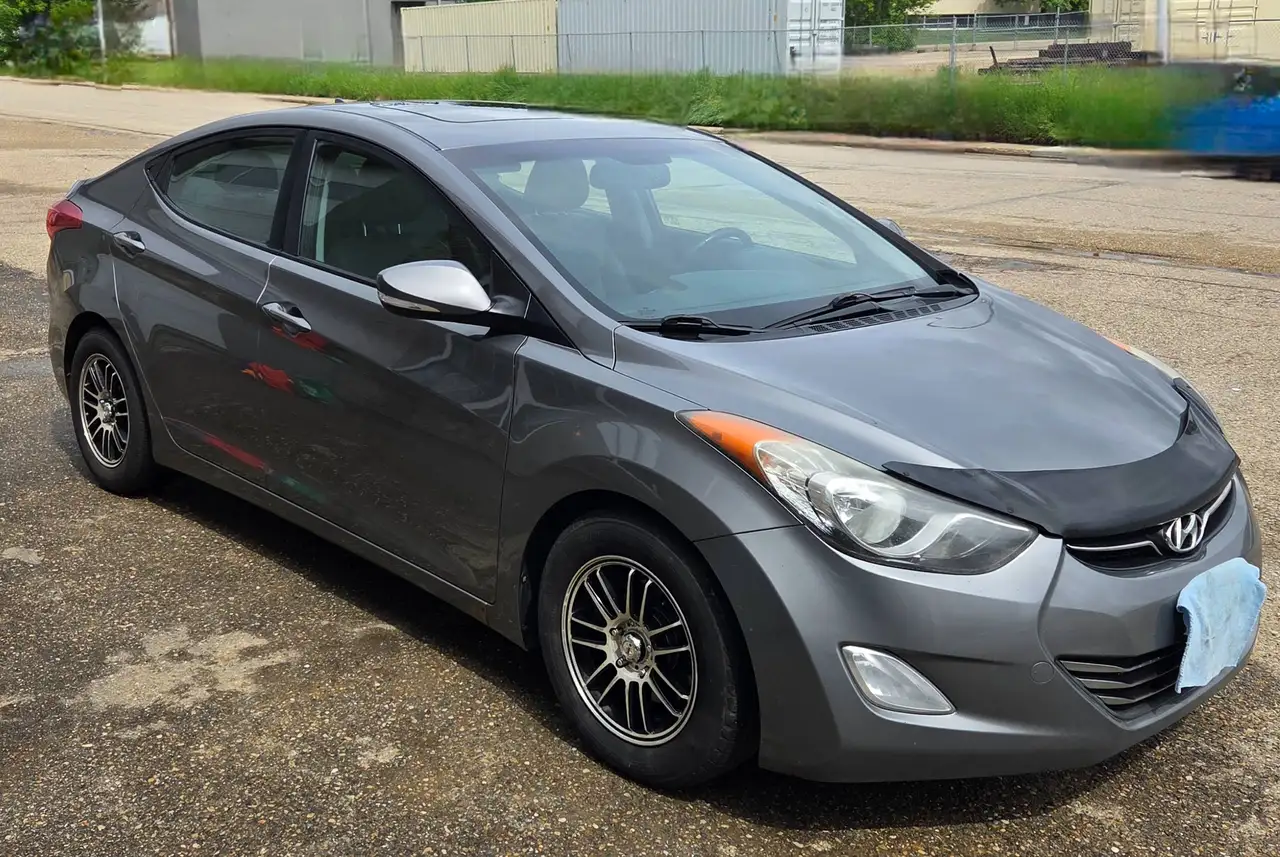 Hyundai ELANTRA fotografie Hyundai ELANTRA