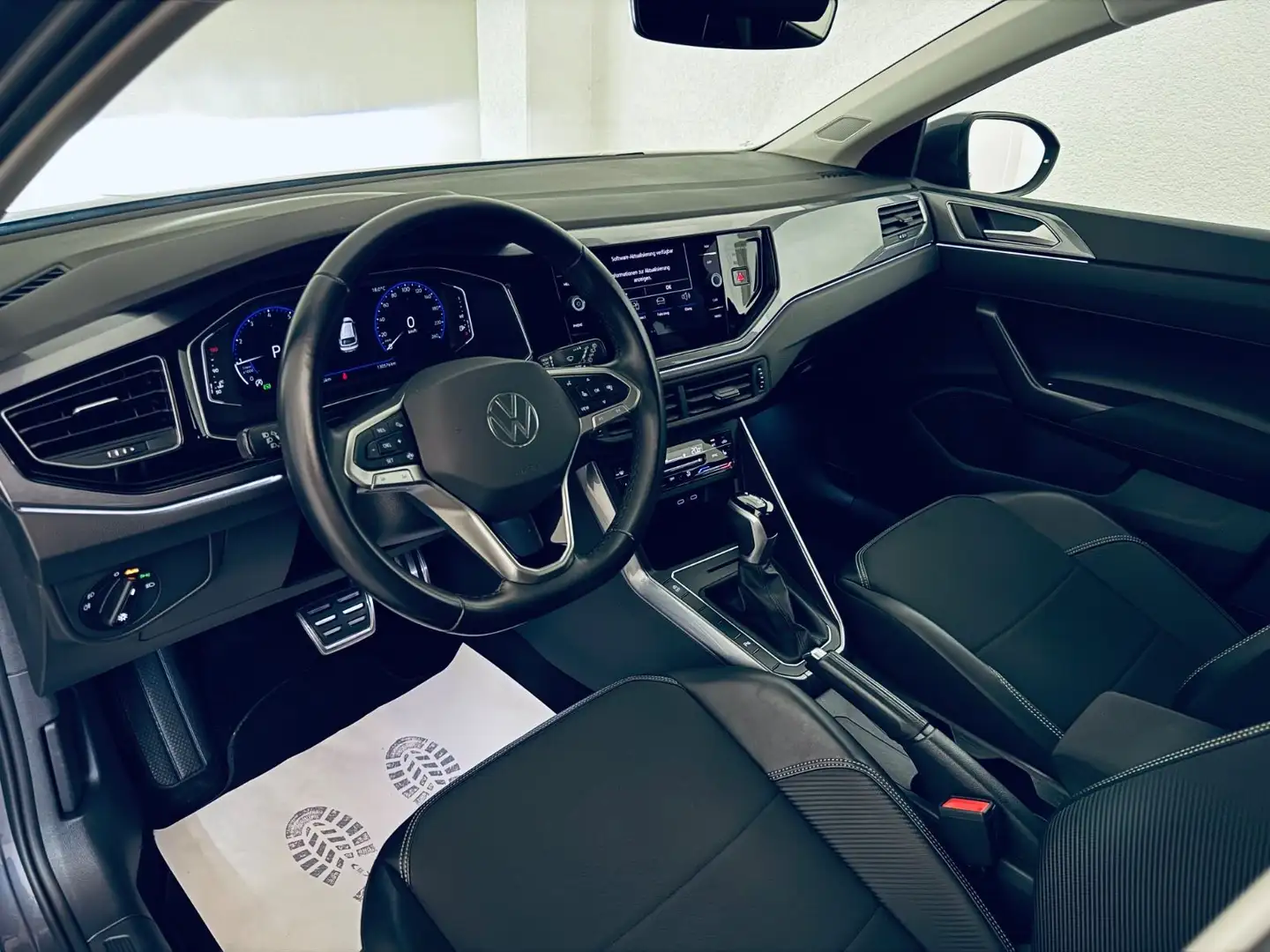 Volkswagen Taigo Style 1.0 TSI * Anschlussgarantie 04/27 * Grau - 2