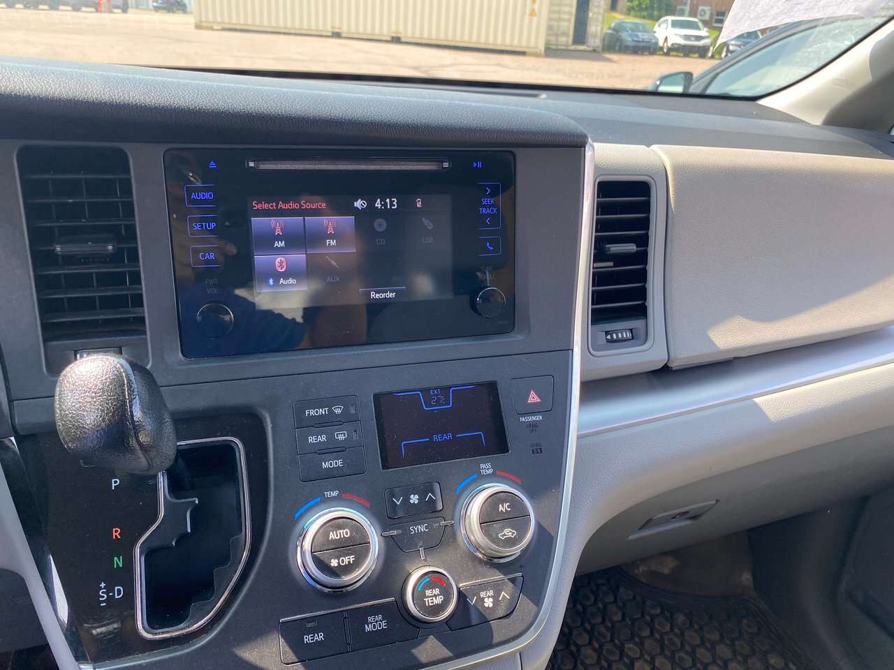 2015 Toyota Sienna 5dr 7-Pass FWD — снимка 1