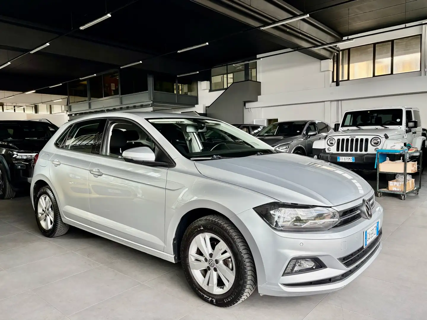 Volkswagen Polo Polo 5p 1.0 tsi Comfortline 95cv dsg Plateado - 1