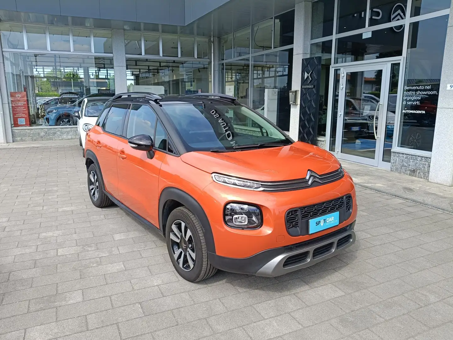 Citroen C3 Aircross 1.2 PureTech 130cv EAT6 SHINE USATO GARANTITO Arancione - 1
