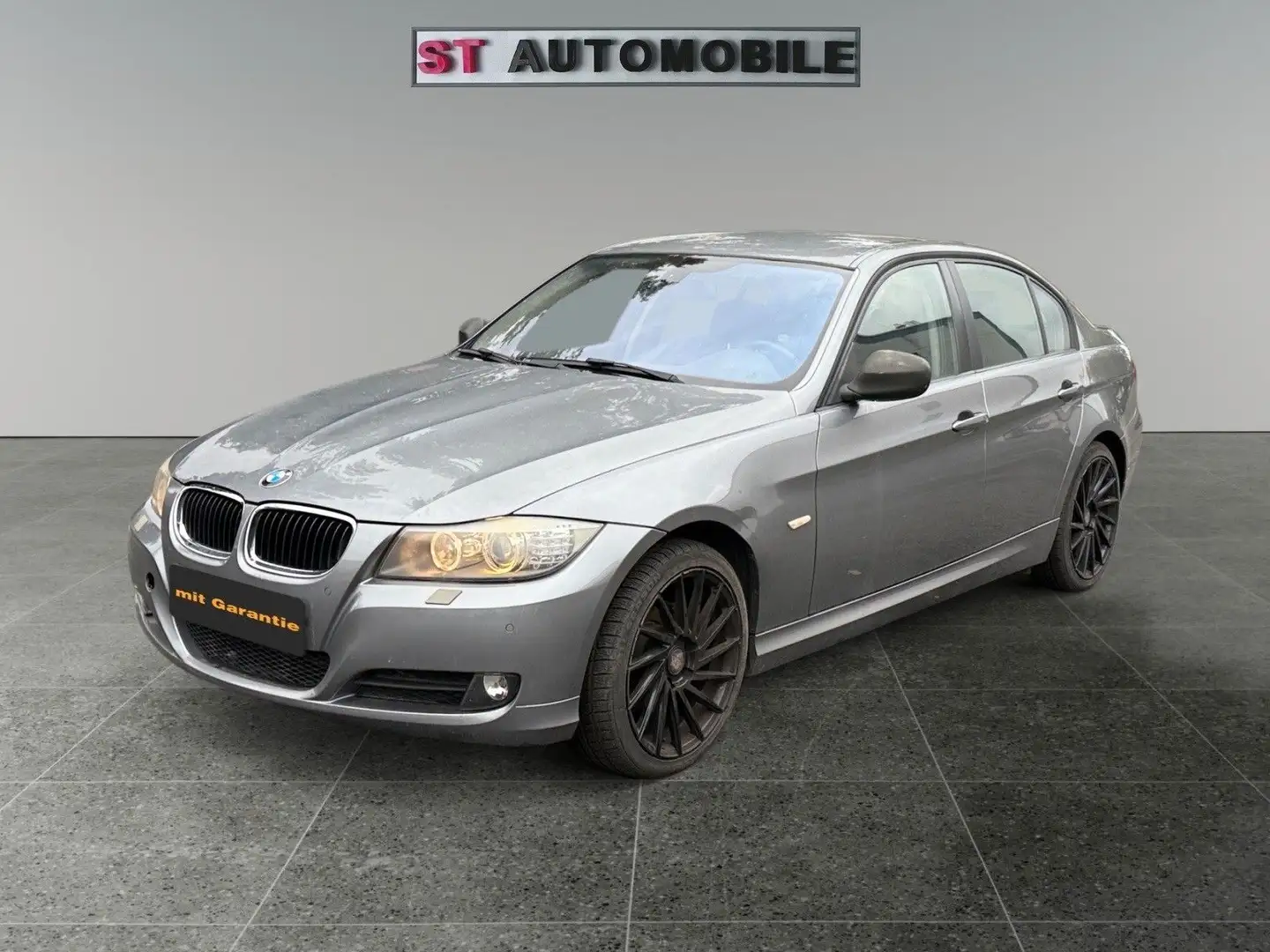 BMW 320 i-Automatik-PDC-Klimaautomatik-Sitzheizung Šedá - 1