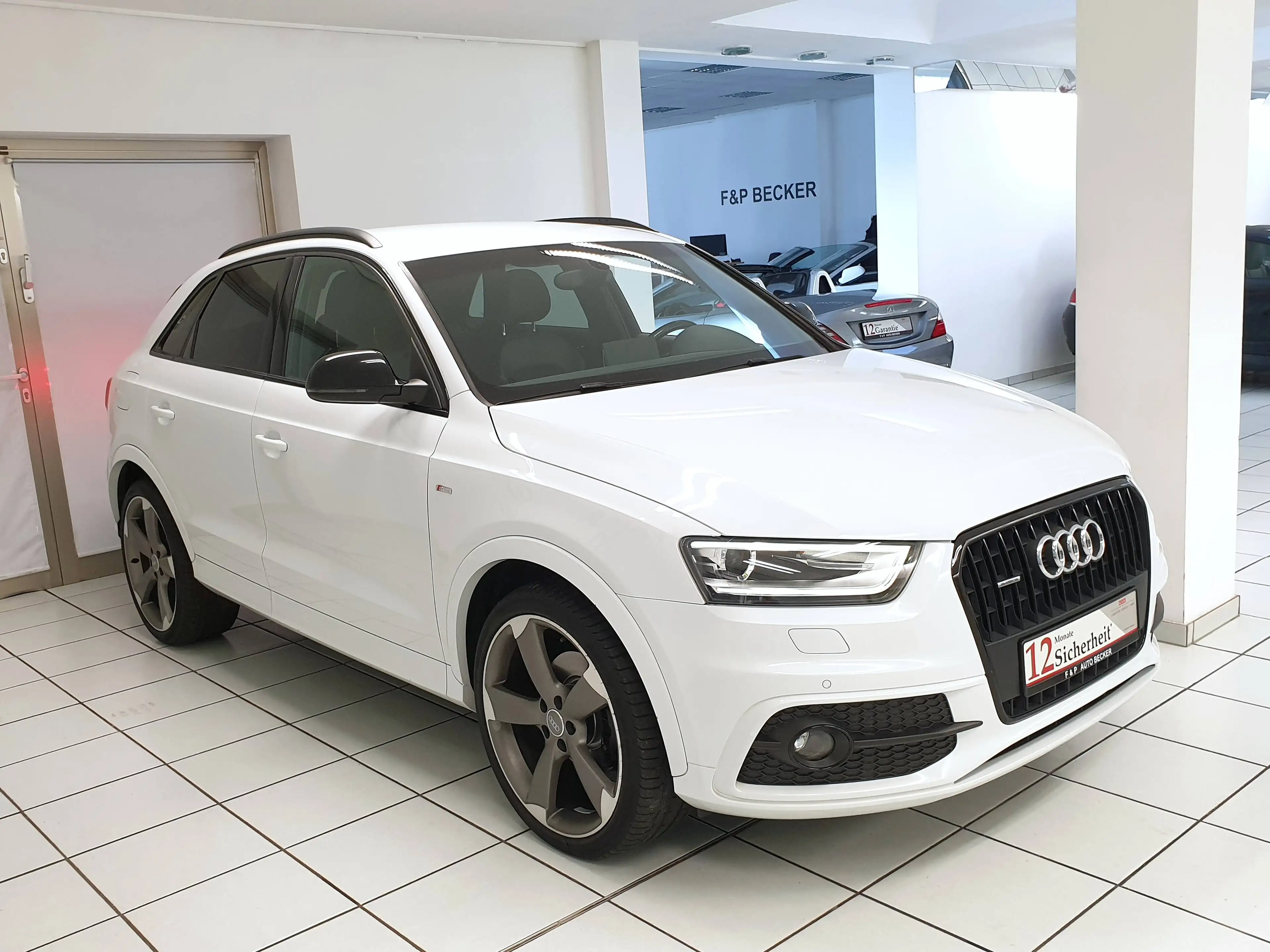 Audi Q3 Q3 2.0 TDI Quattro S Tronic S Line Competition BOSE NAVI AHK — photo 2