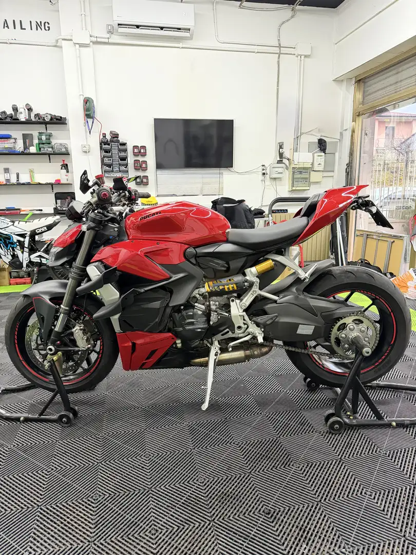 Ducati Streetfighter v2 - 1