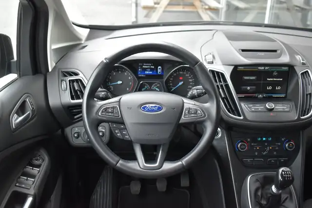 Ford C-Max view 17
