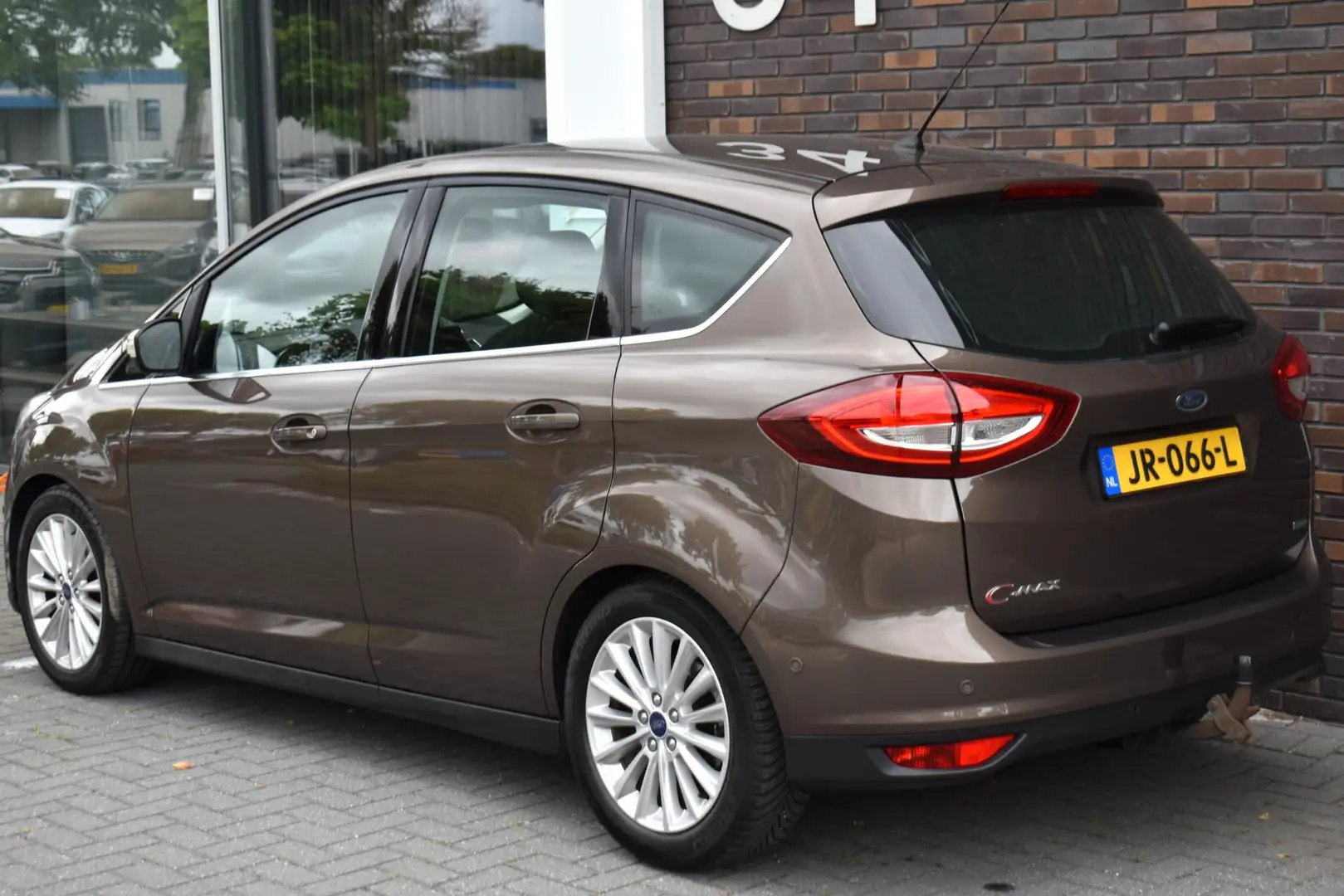 Ford C-Max 125PK Titanium ECC LMV NAVI TREKHAAK Bruin - 2