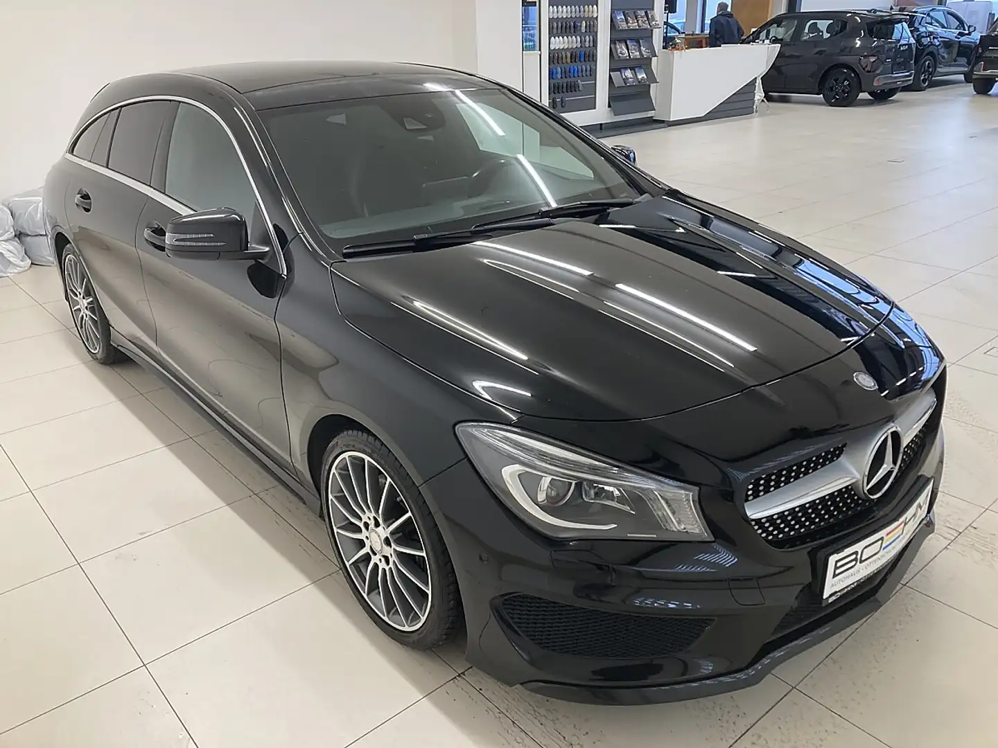 Mercedes-Benz Sonstige CLA  Shooting.Brake  AMG-LINE  4Matic Schwarz - 2