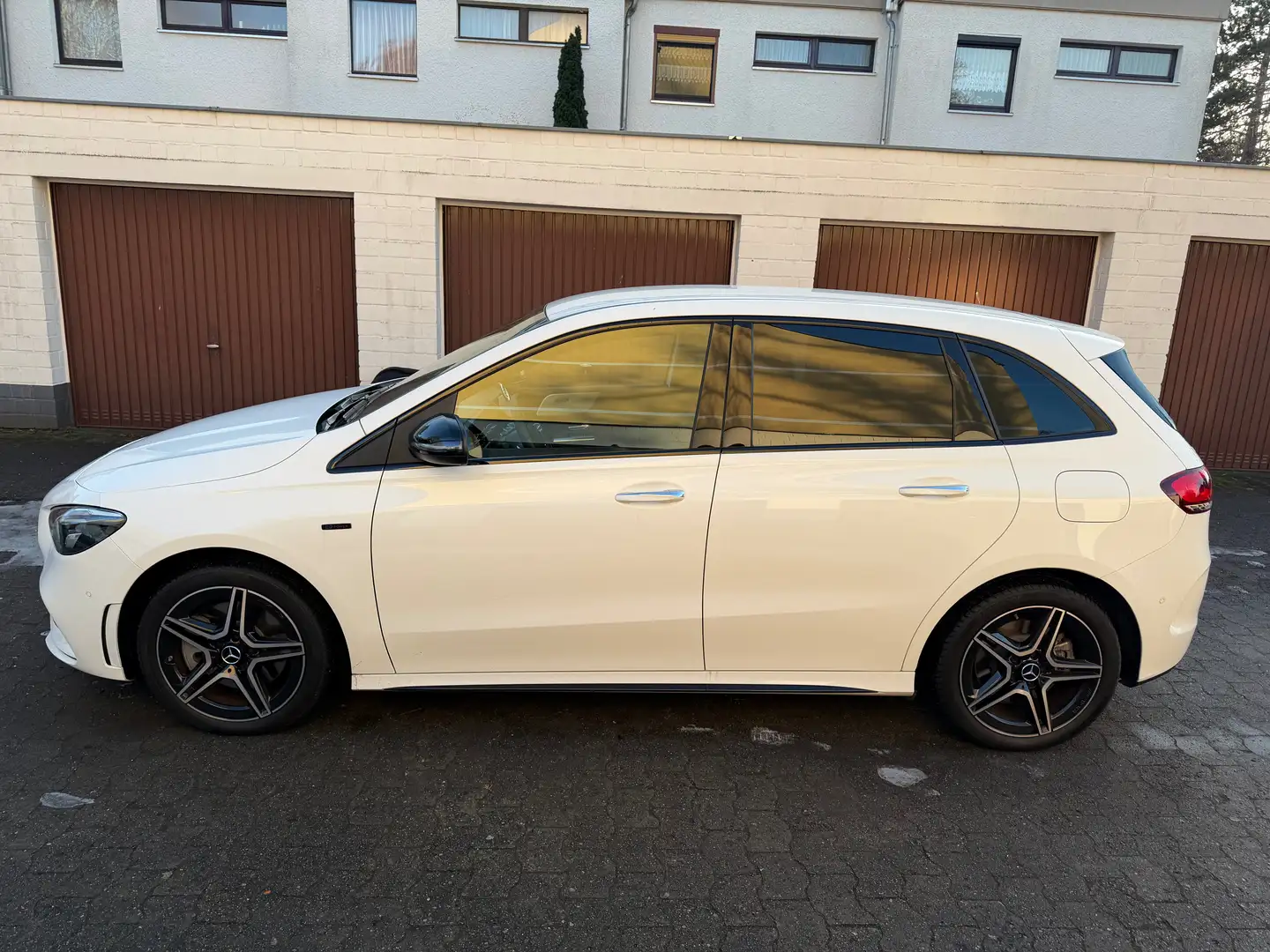 Mercedes-Benz 250 Kombilimosine B250 e , AMG Line Blanco - 2