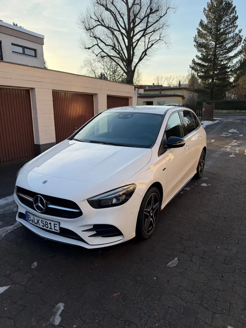 Mercedes-Benz 250 Kombilimosine B250 e , AMG Line Blanco - 1