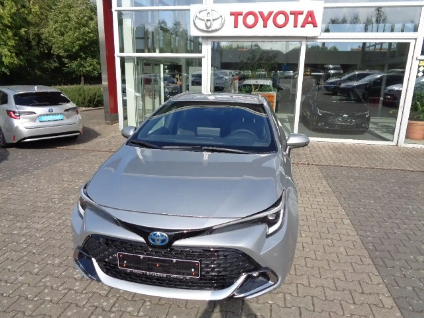 Toyota Corolla 1.8 Hybrid Touring Sports Team Deutschland Stříbrná - 1