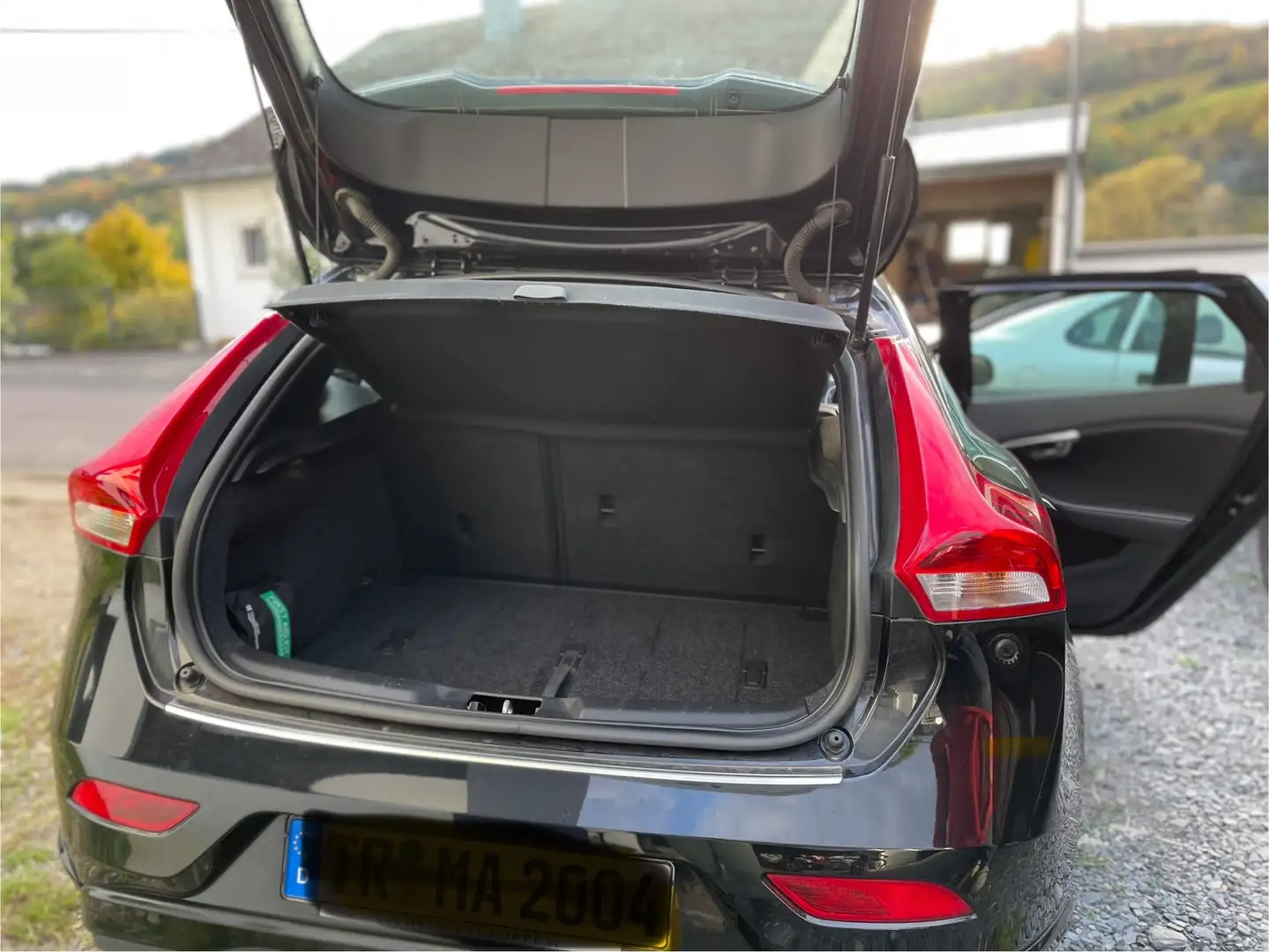 Volvo V40 V40 D3 R Design Schwarz - 2