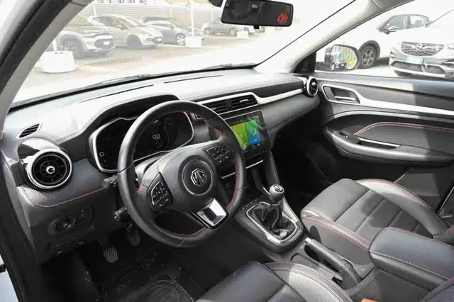 MG ZS view 12
