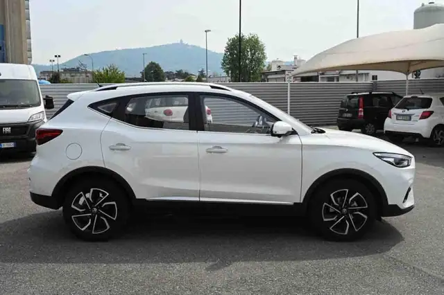 MG ZS view 4