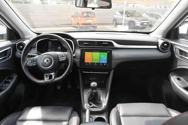 MG ZS view 11