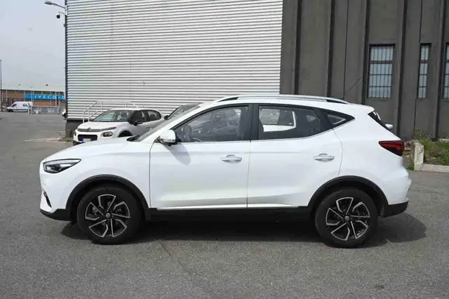 MG ZS view 8