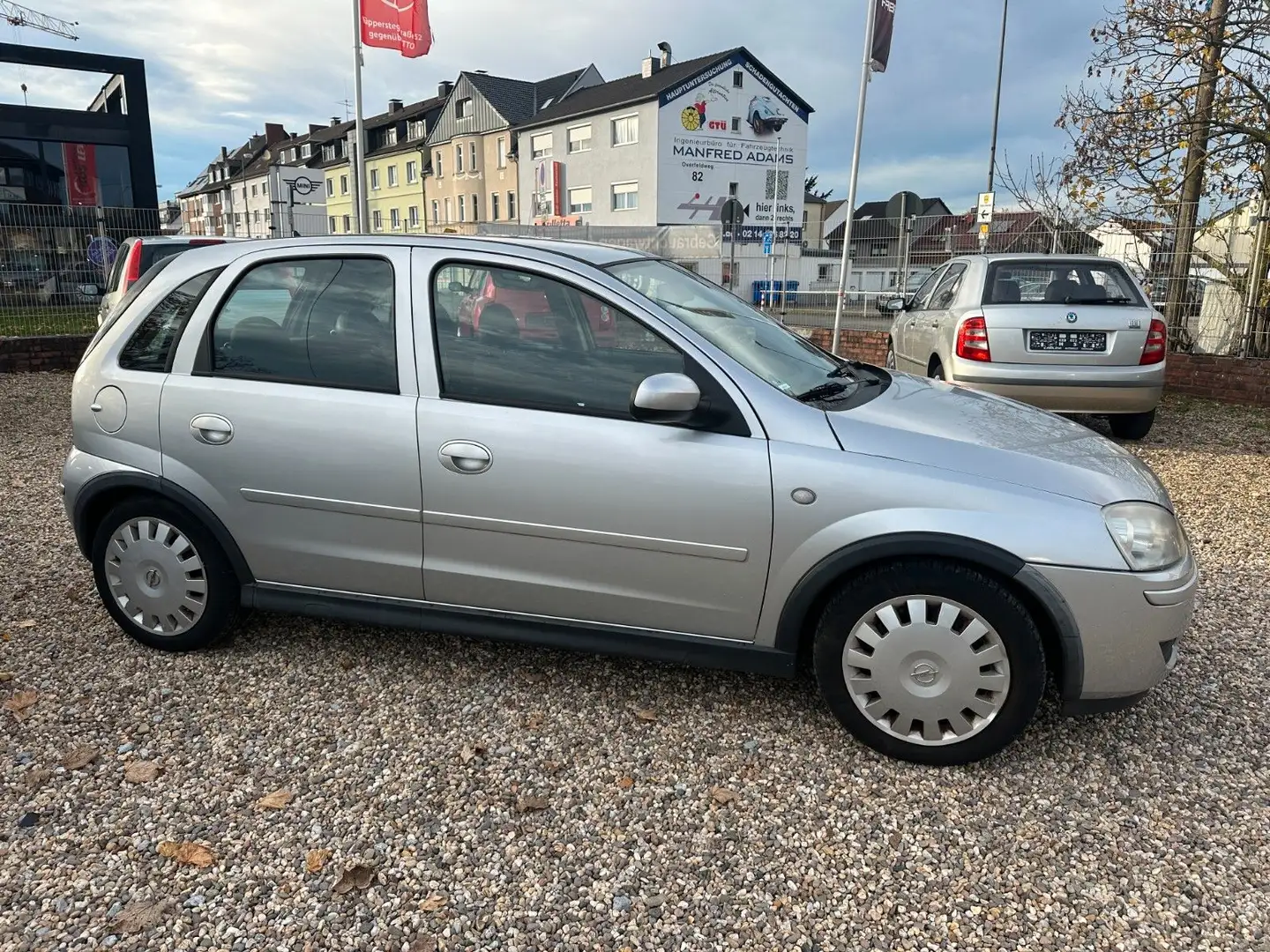 Opel Corsa 1.2 Twinport Edition Automatik Grau - 2