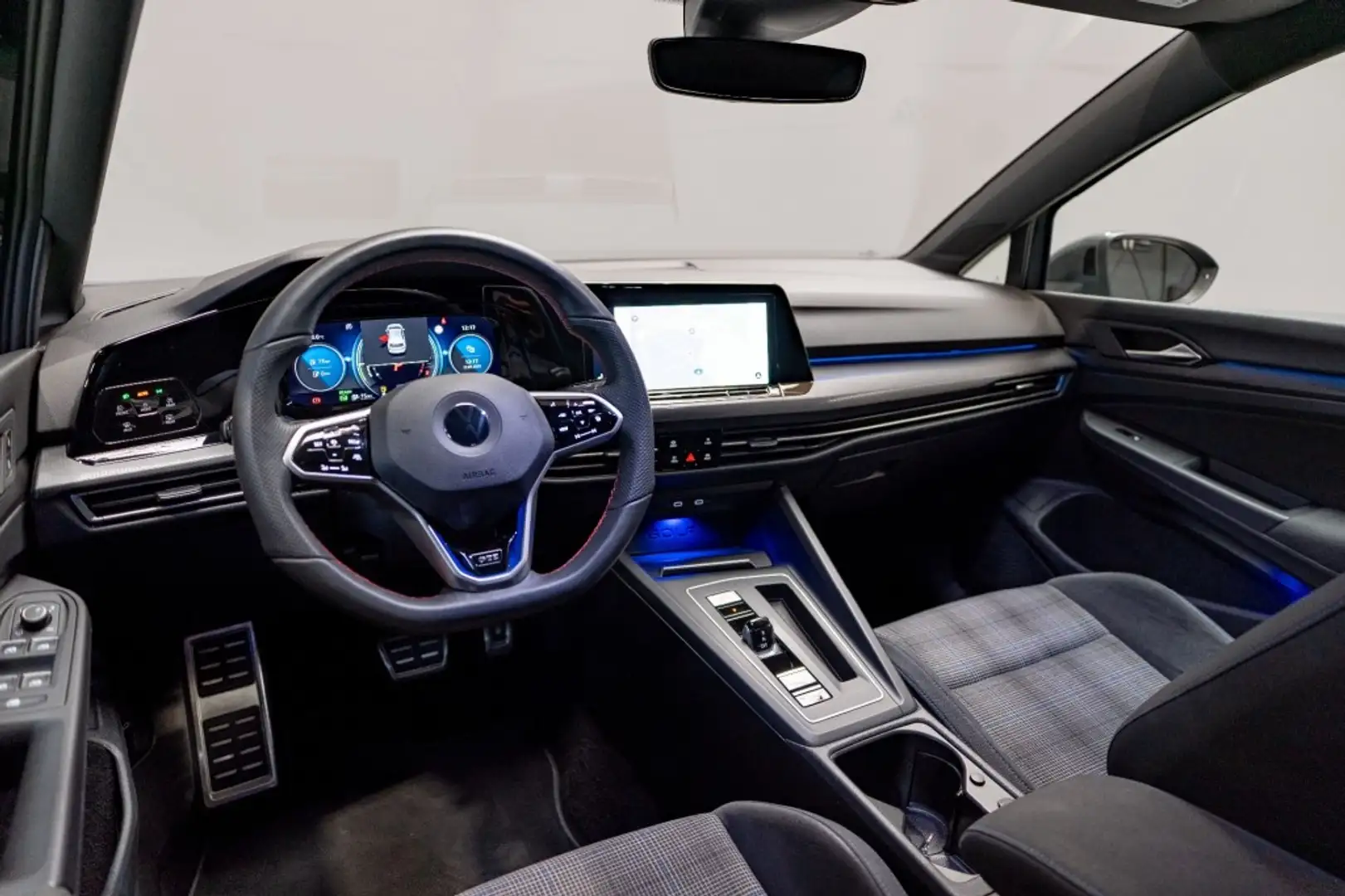 Volkswagen Golf GTE GTE 245 PK Hybrid, Keyless, 18 Inch, Sportstoelen, Grau - 2