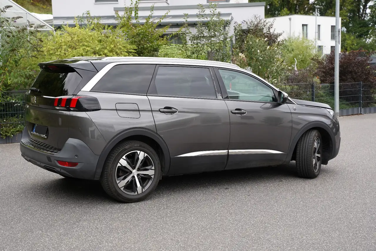 Peugeot 5008 Crossway — photo 1 of 15