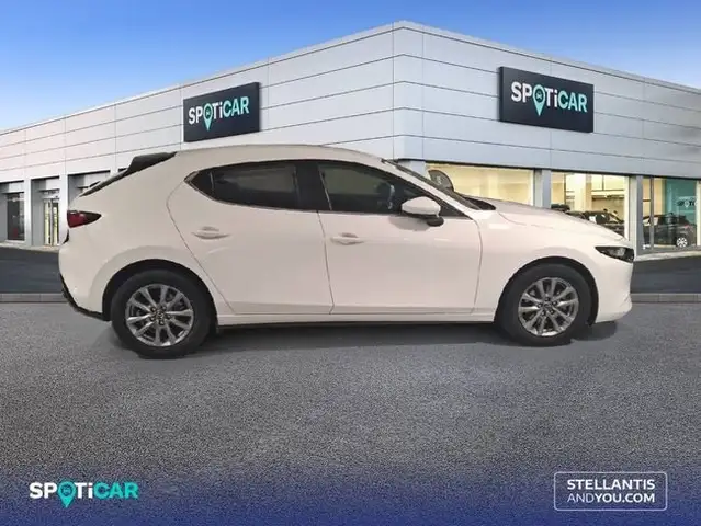 Mazda Mazda3 view 4