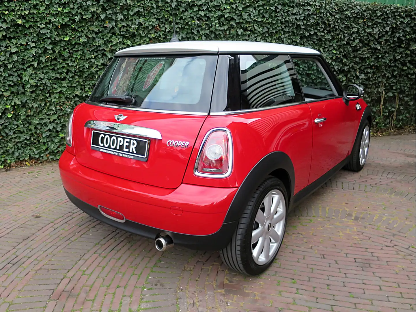 MINI Cooper 1.6 Business Line R56 NL-auto, airco en zeer goed Rood - 2