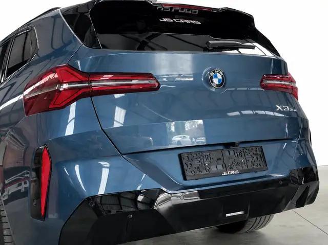 BMW X3 view 9