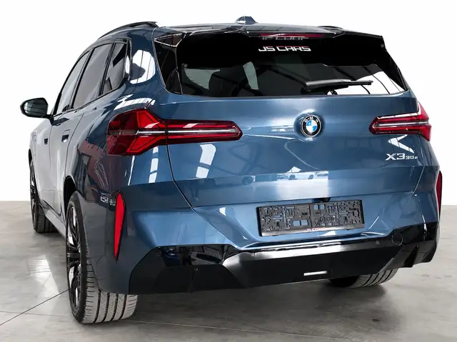 BMW X3 view 8