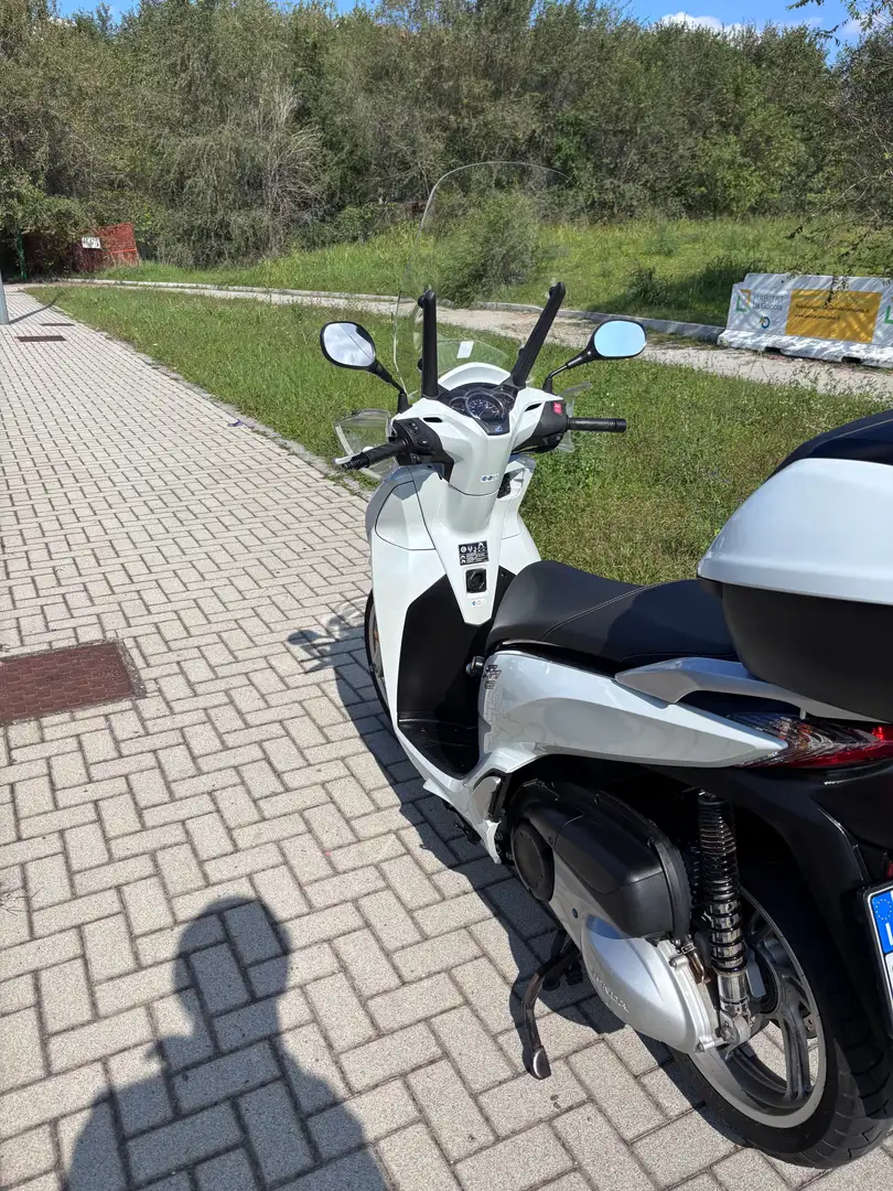Honda SH 300 ABS bijela - 1