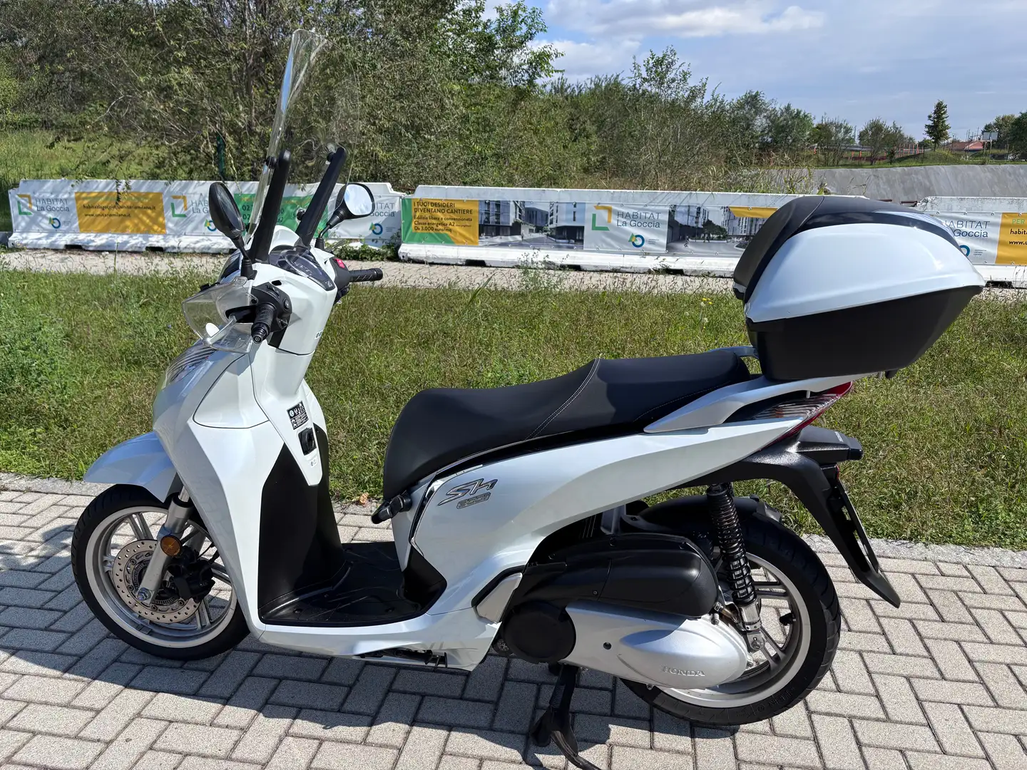 Honda SH 300 ABS bijela - 2