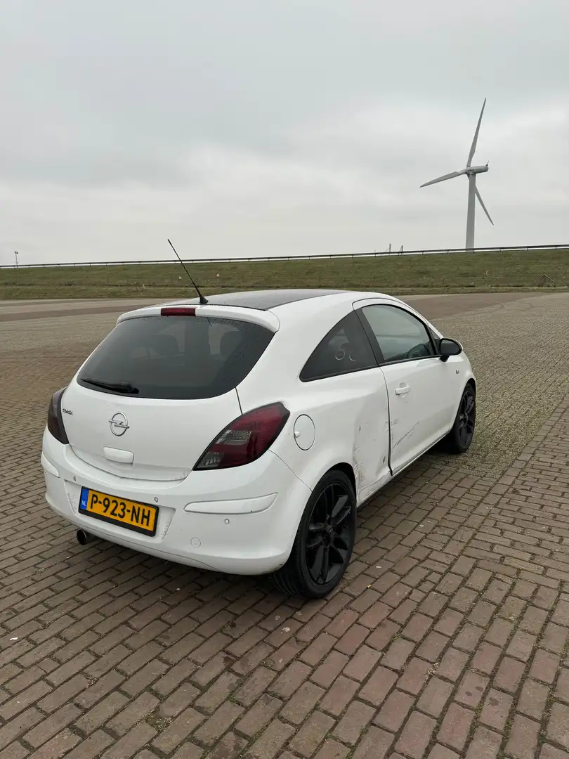 Opel Corsa 1.4-16V Edition Wit - 2