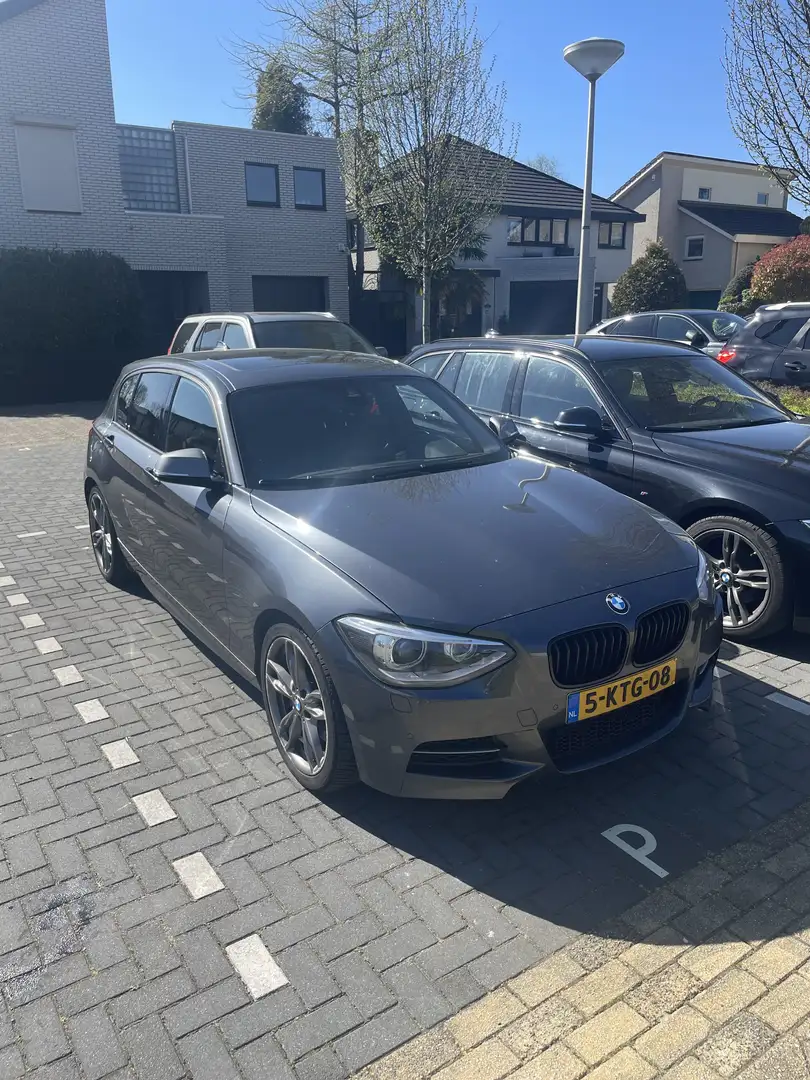 BMW 135 xD. High Exe. Gri - 1