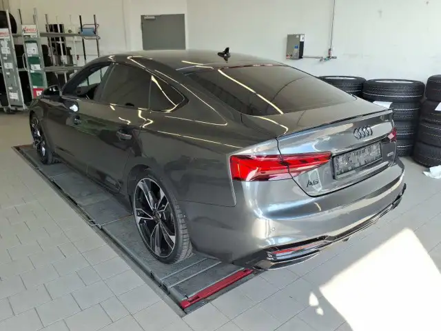 Audi A5 view 3
