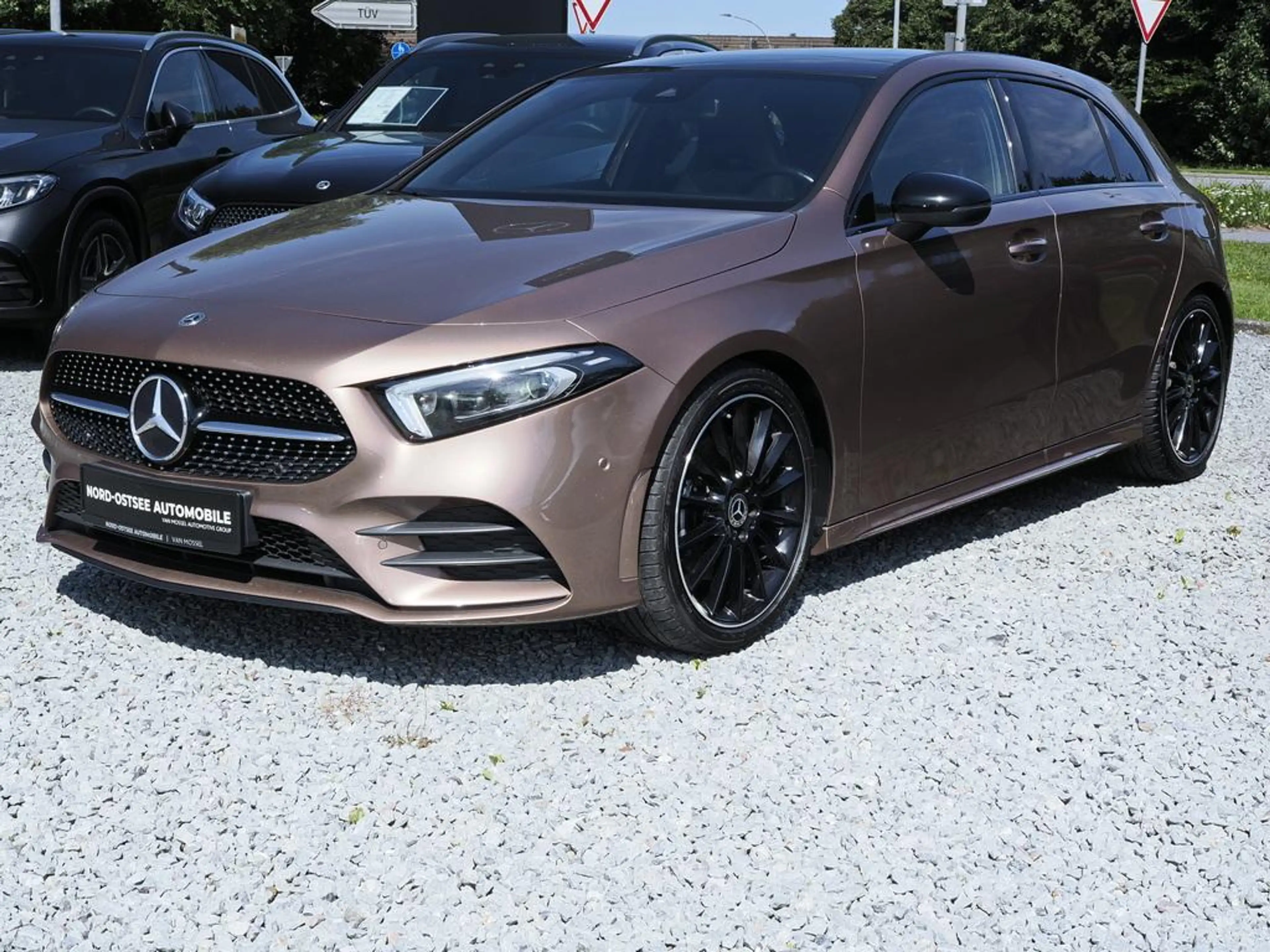 Mercedes-Benz A 220 d 4M AMG KAMERA PANO MBUX TEMPO NIGHT — photo 8