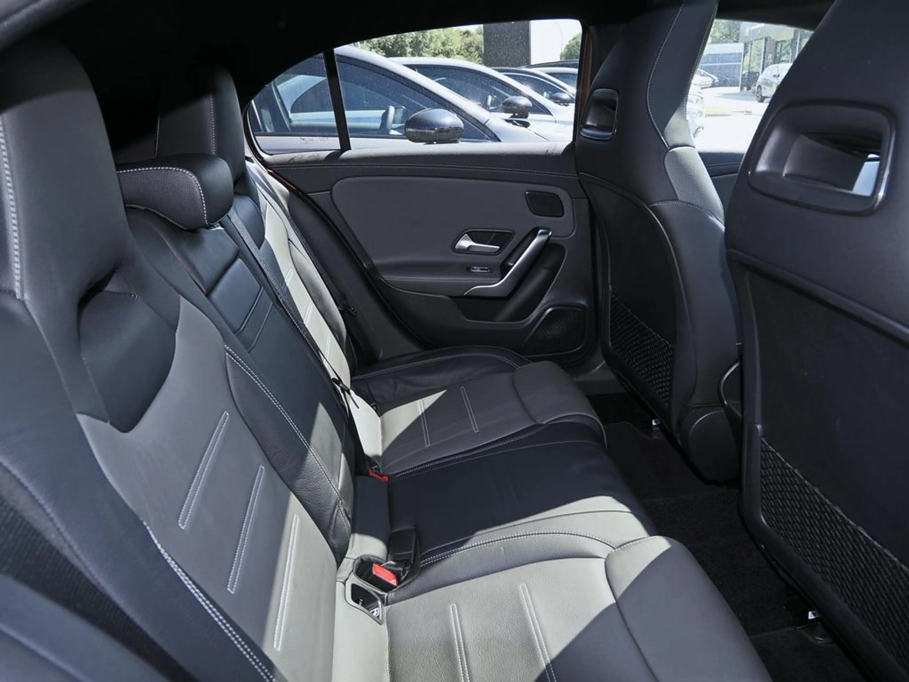 Mercedes-Benz A 220 d 4M AMG KAMERA PANO MBUX TEMPO NIGHT — photo 15