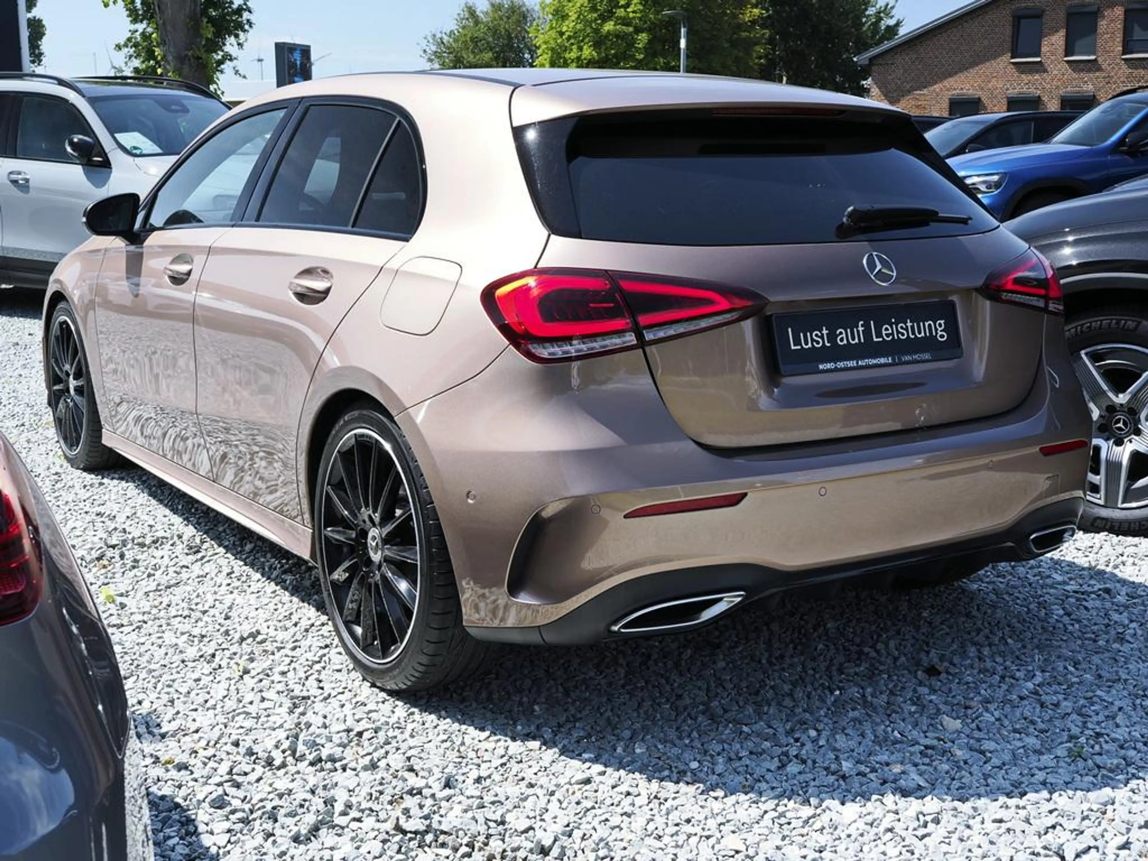 Mercedes-Benz A 220 d 4M AMG KAMERA PANO MBUX TEMPO NIGHT — photo 6