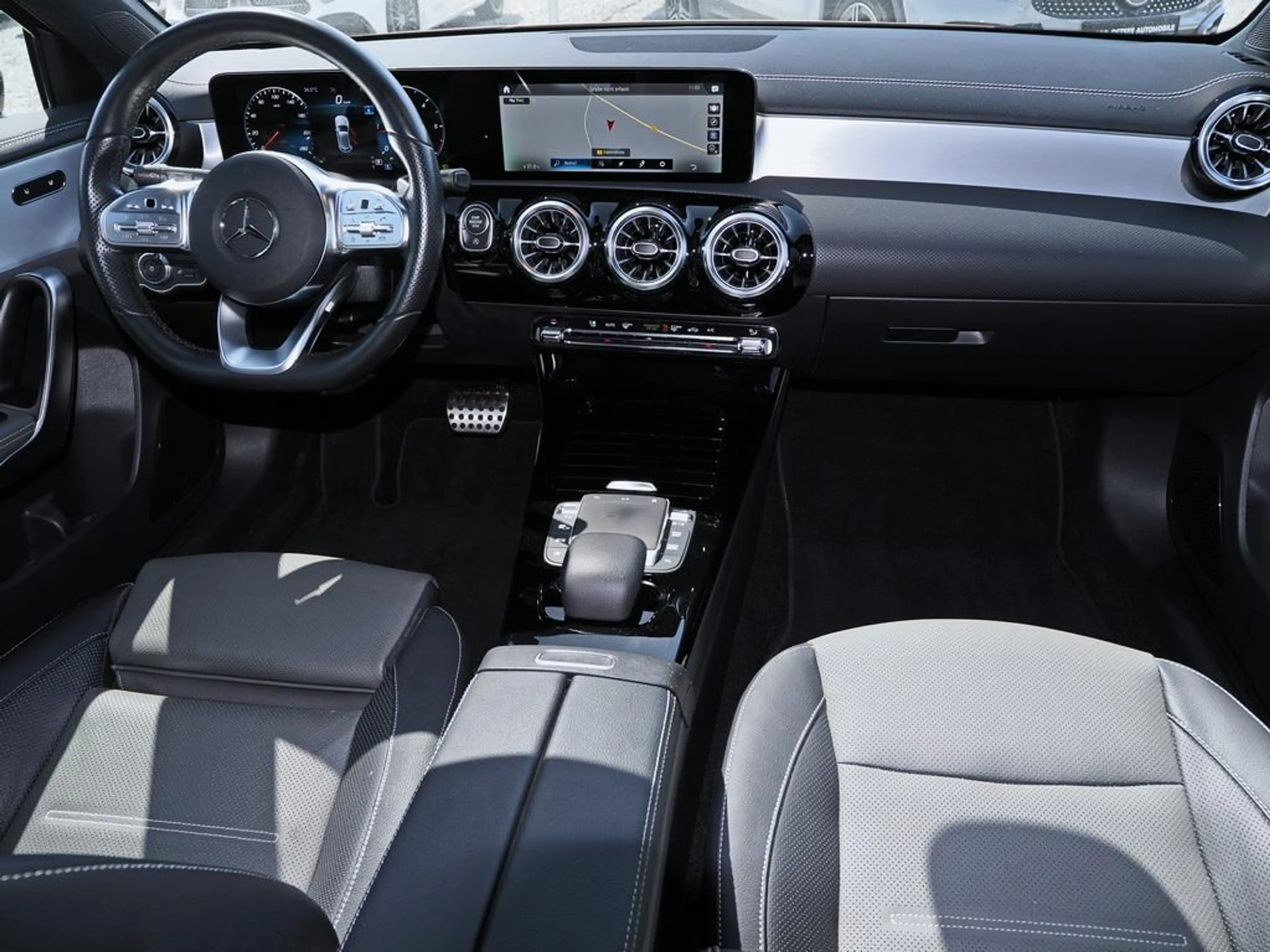 Mercedes-Benz A 220 d 4M AMG KAMERA PANO MBUX TEMPO NIGHT — photo 14