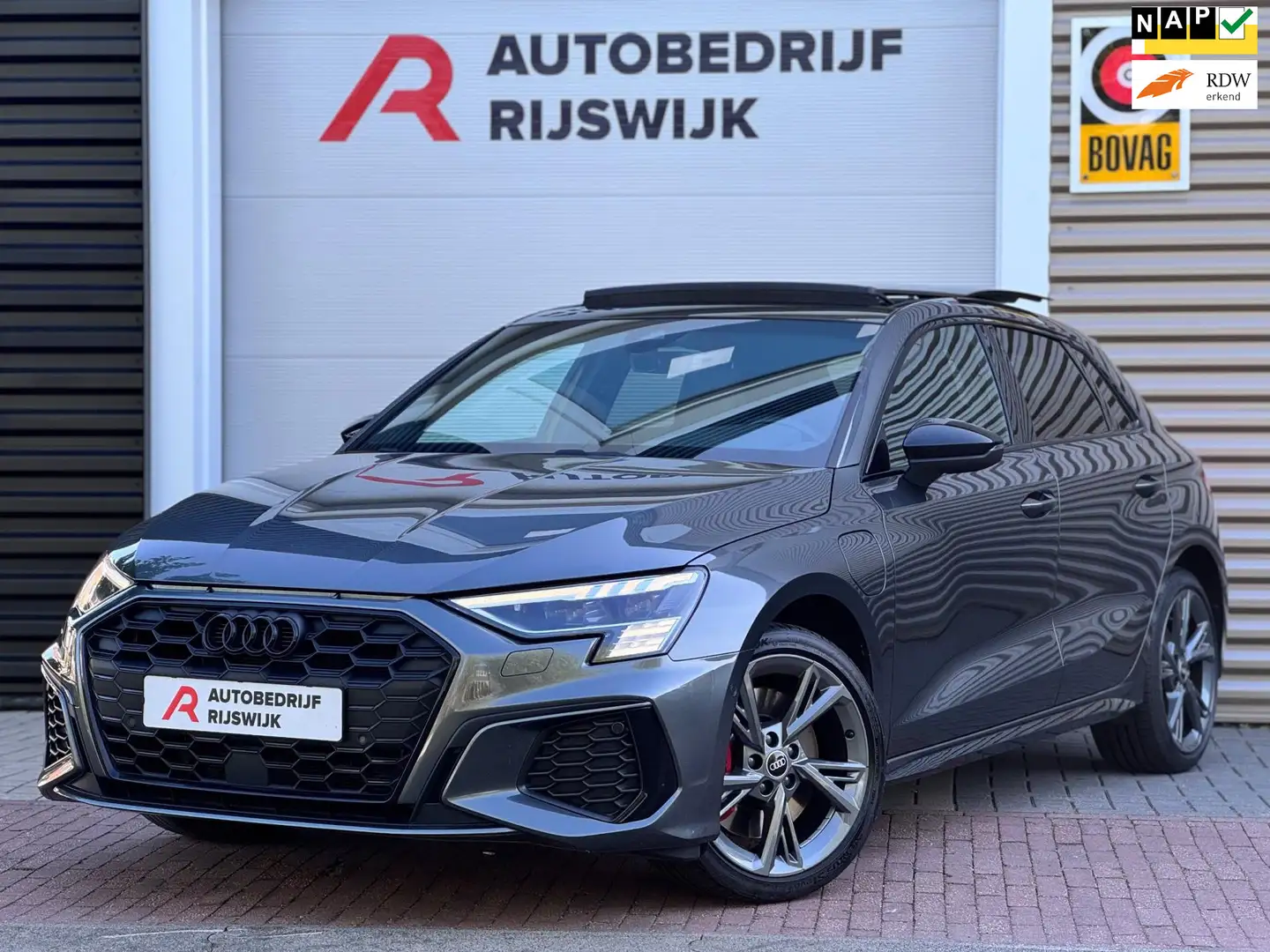 Audi A3 Sportback 45 TFSI e S edition Competition B&O/RS z Gris - 1