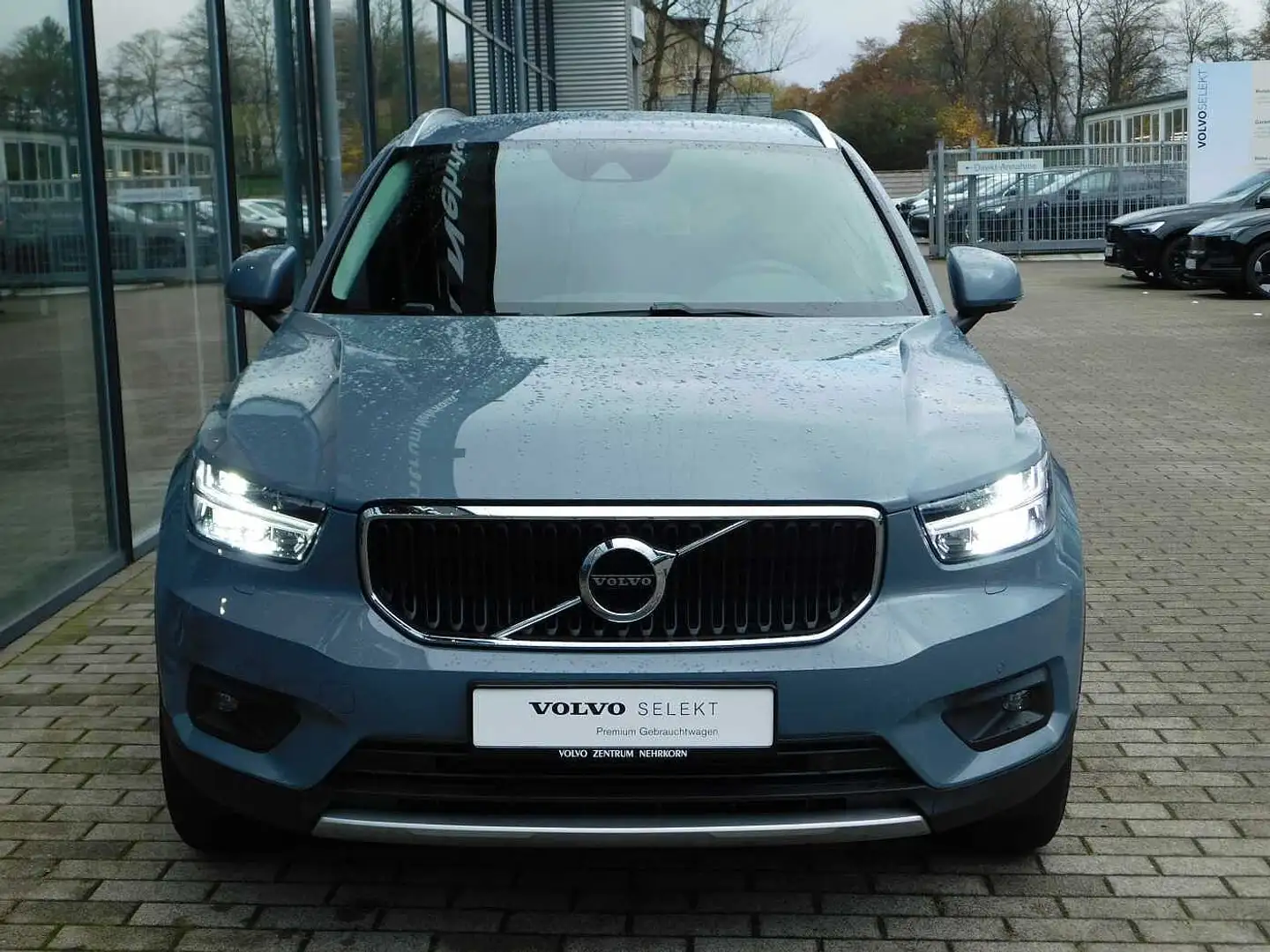Volvo XC40 T3 Geartronic Momentum Pro 'SHZ, LED, ALU' Grau - 2