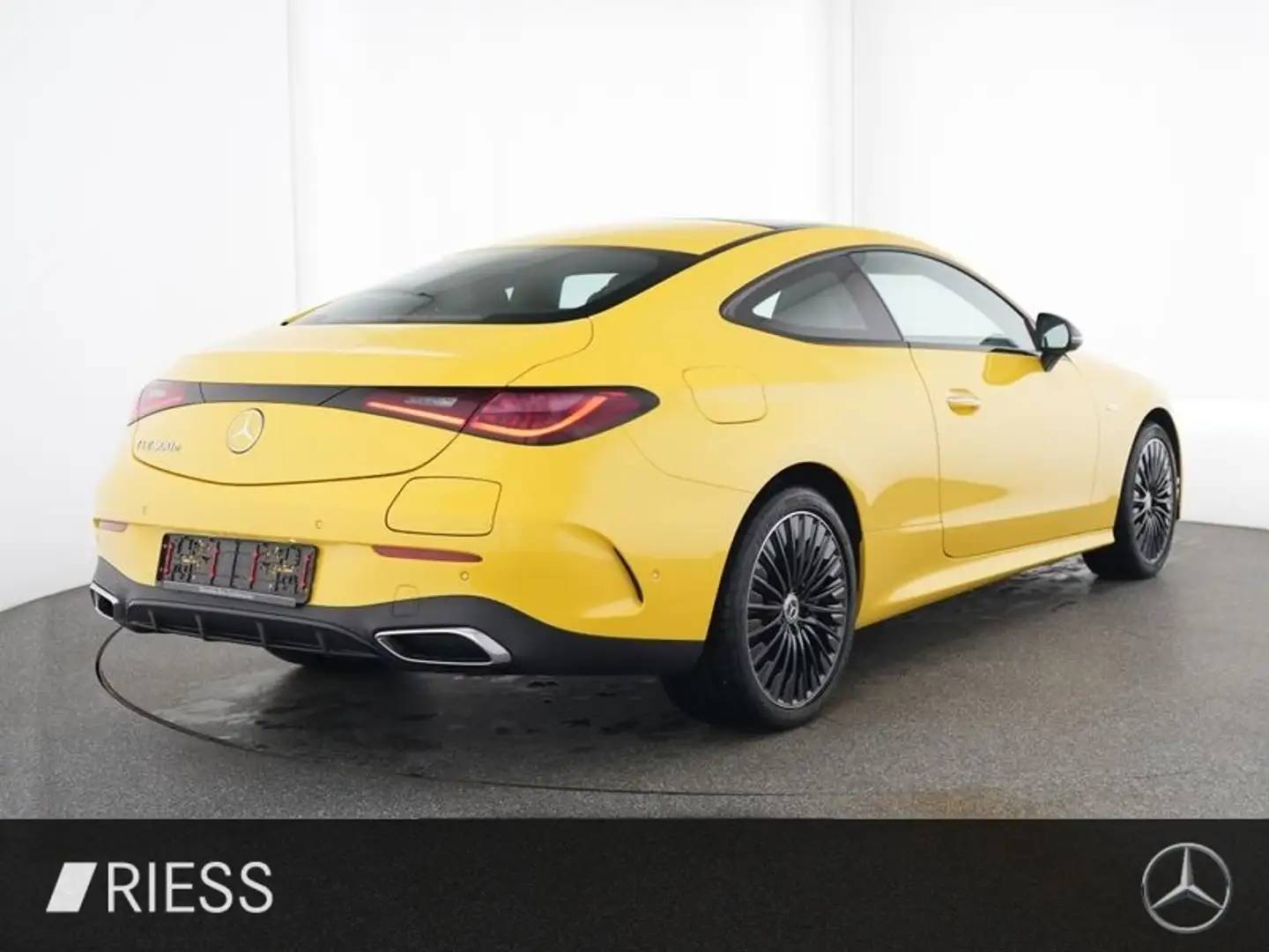 Mercedes-Benz CLE 300 e AMG Sport Night Distr Pano W-Paket 19" Gelb - 2