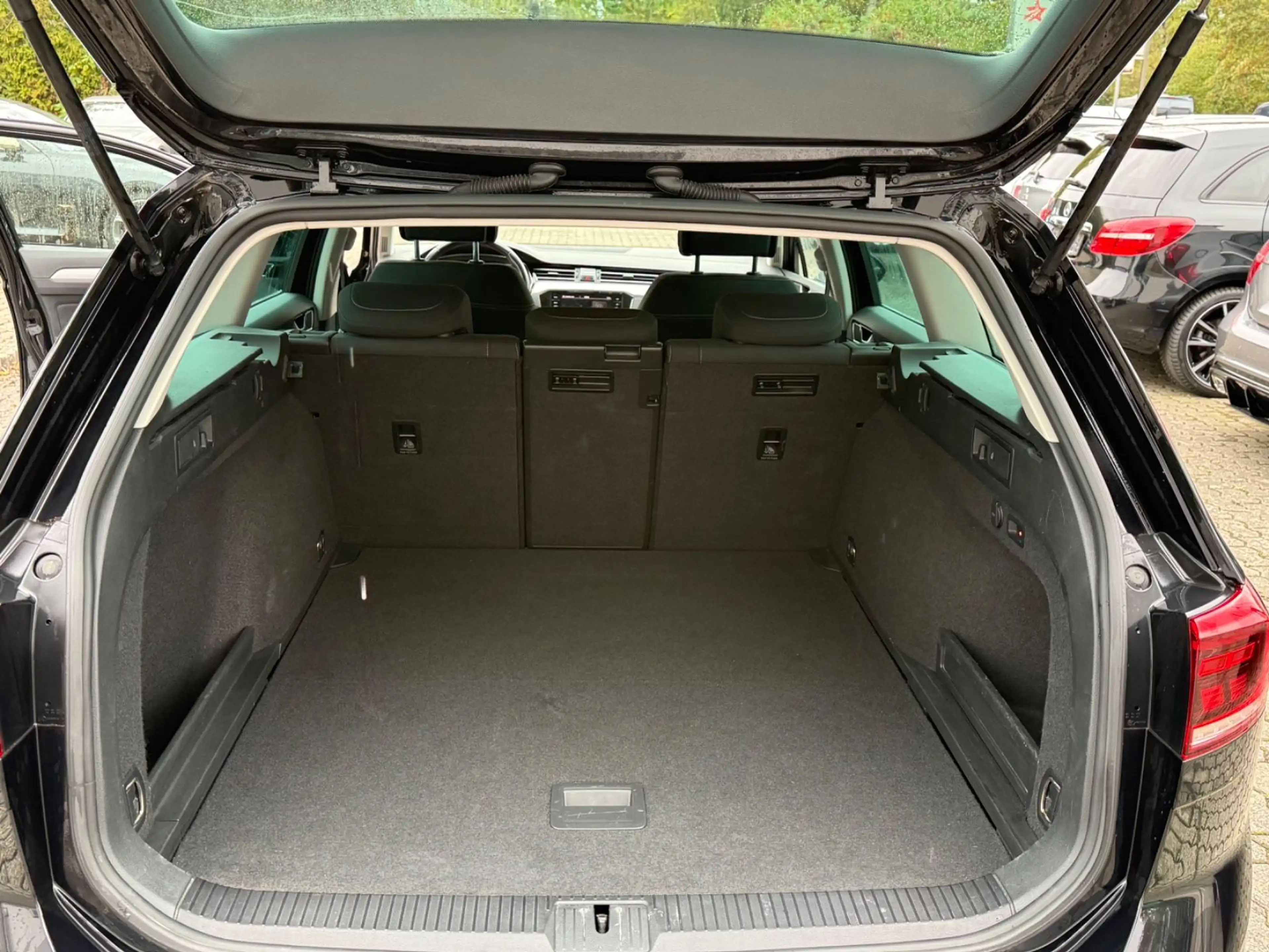Volkswagen Passat Variant Business 1.5 TSI Automatik AHK — photo 13