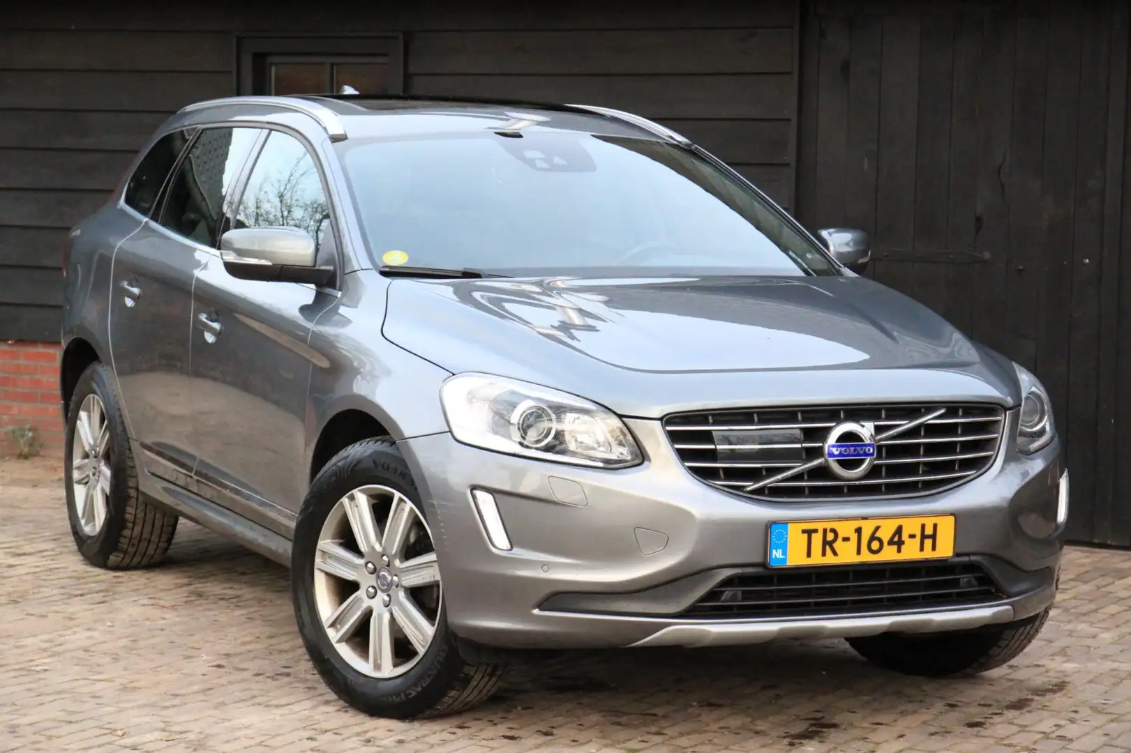 Volvo XC60 2.0 D4 FWD Polar+ Panorama-Elek,Dak/Xenon/Adaptive Gris - 1