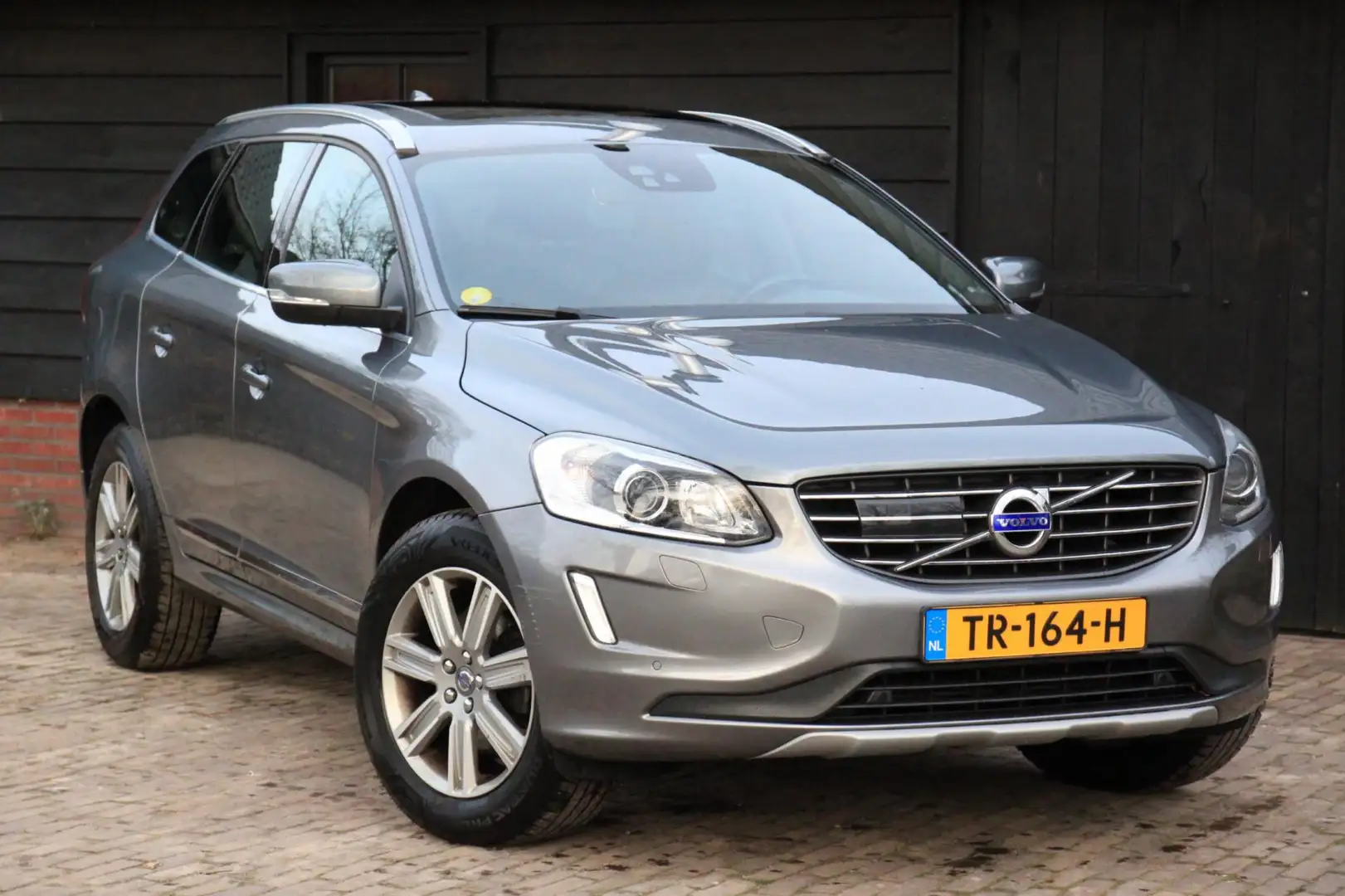 Volvo XC60 2.0 D4 FWD Polar+ Panorama-Elek,Dak/Xenon/Adaptive Gris - 2