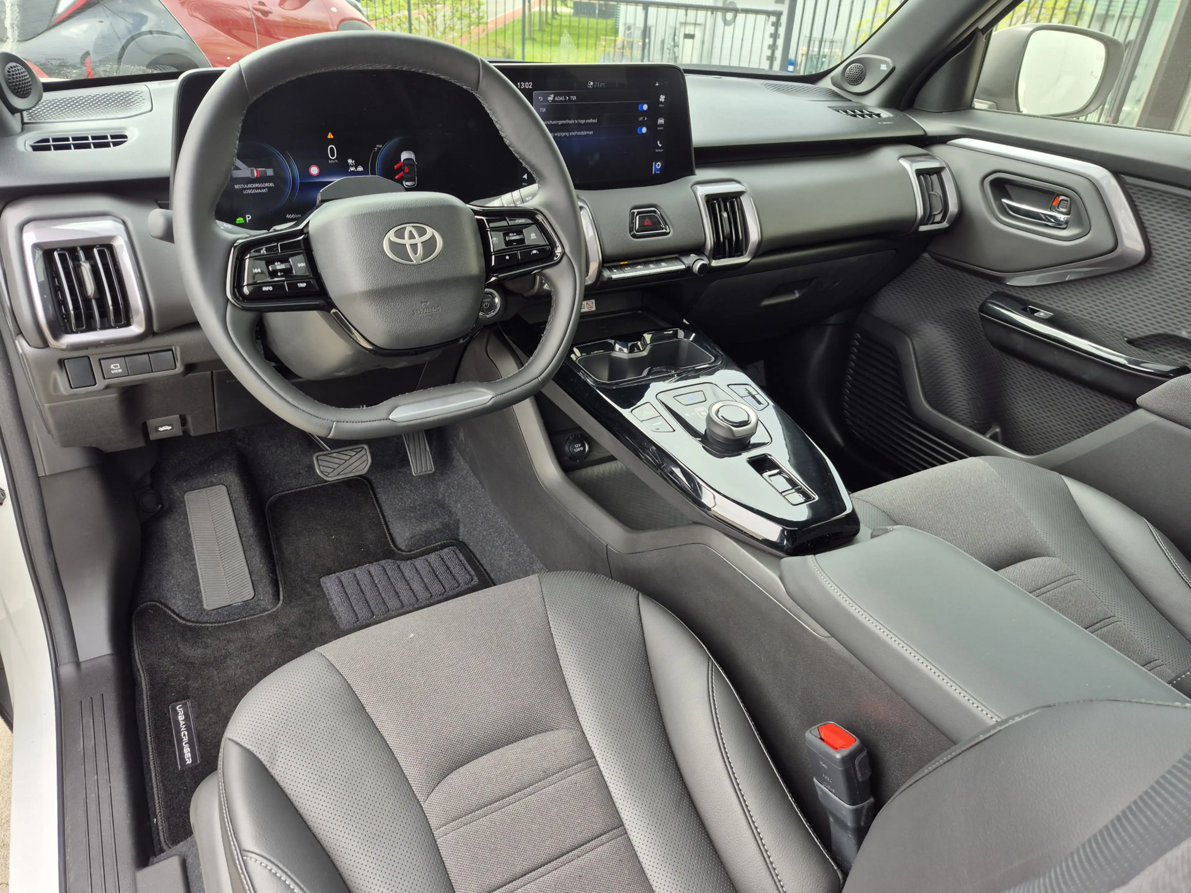 Toyota Urban Cruiser Executive 61 kWh Automaat | JBL | Navigatie | Stoe — photo 2