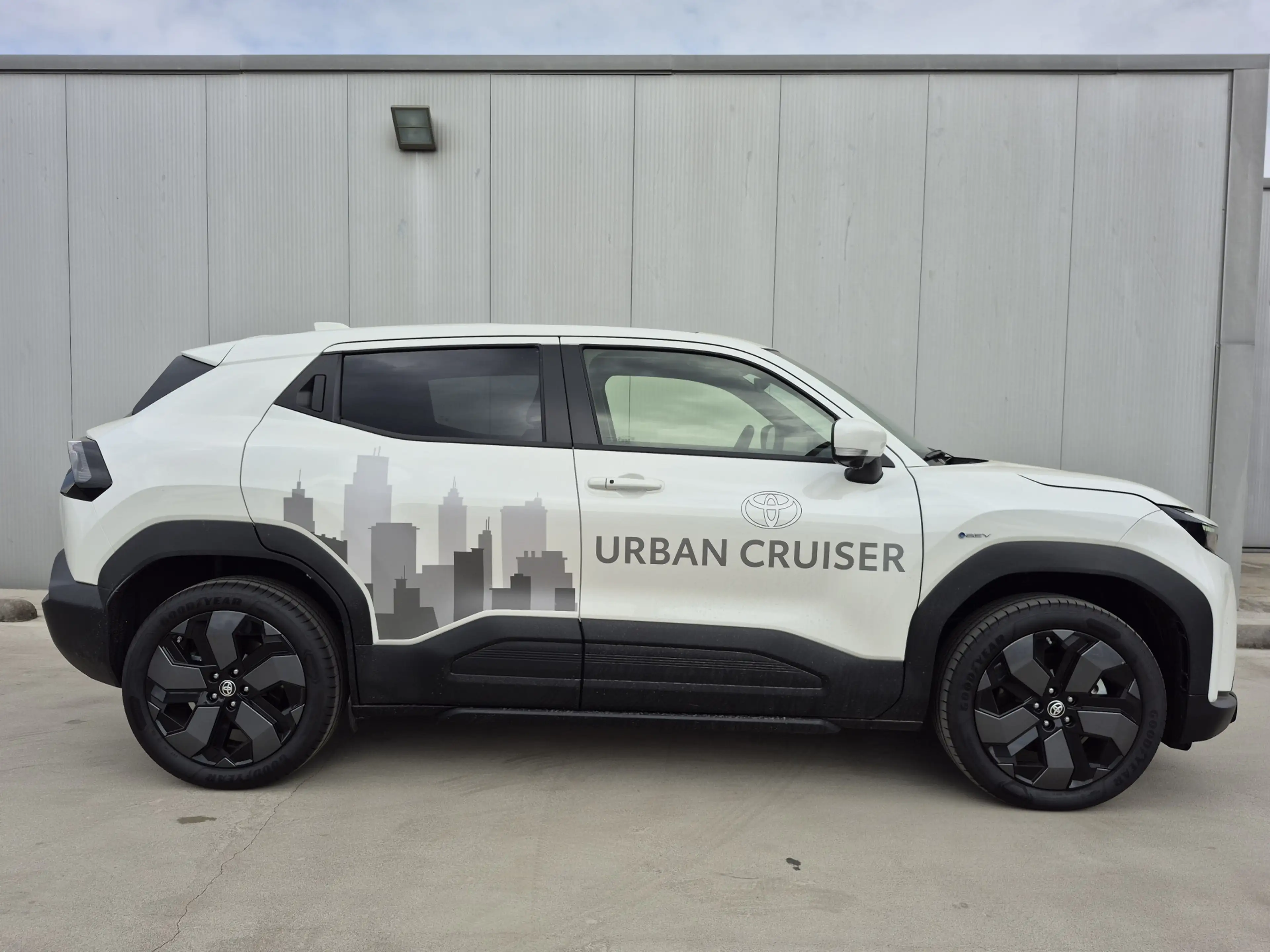 Toyota Urban Cruiser Executive 61 kWh Automaat | JBL | Navigatie | Stoe — photo 7