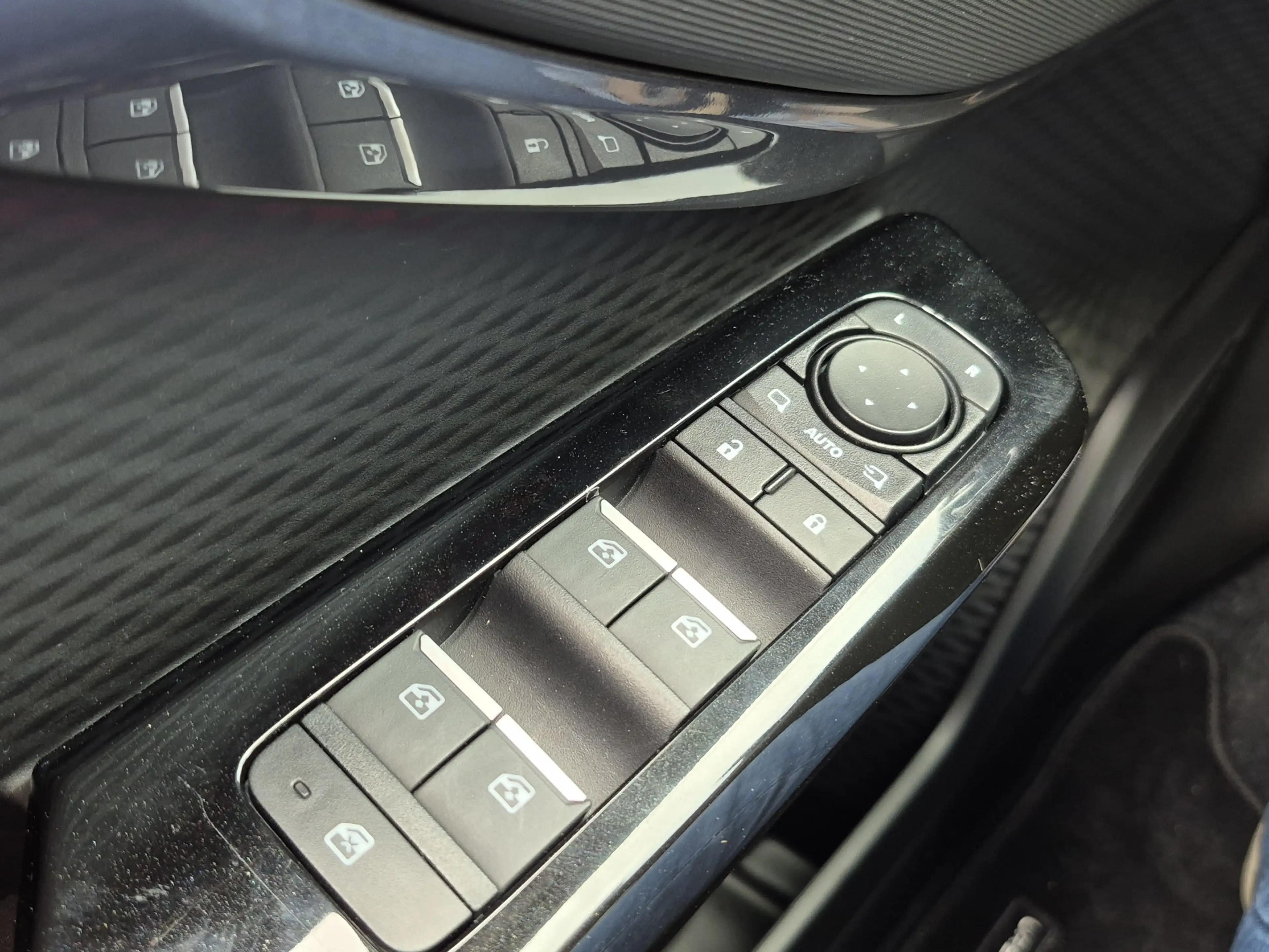 Toyota Urban Cruiser Executive 61 kWh Automaat | JBL | Navigatie | Stoe — photo 15