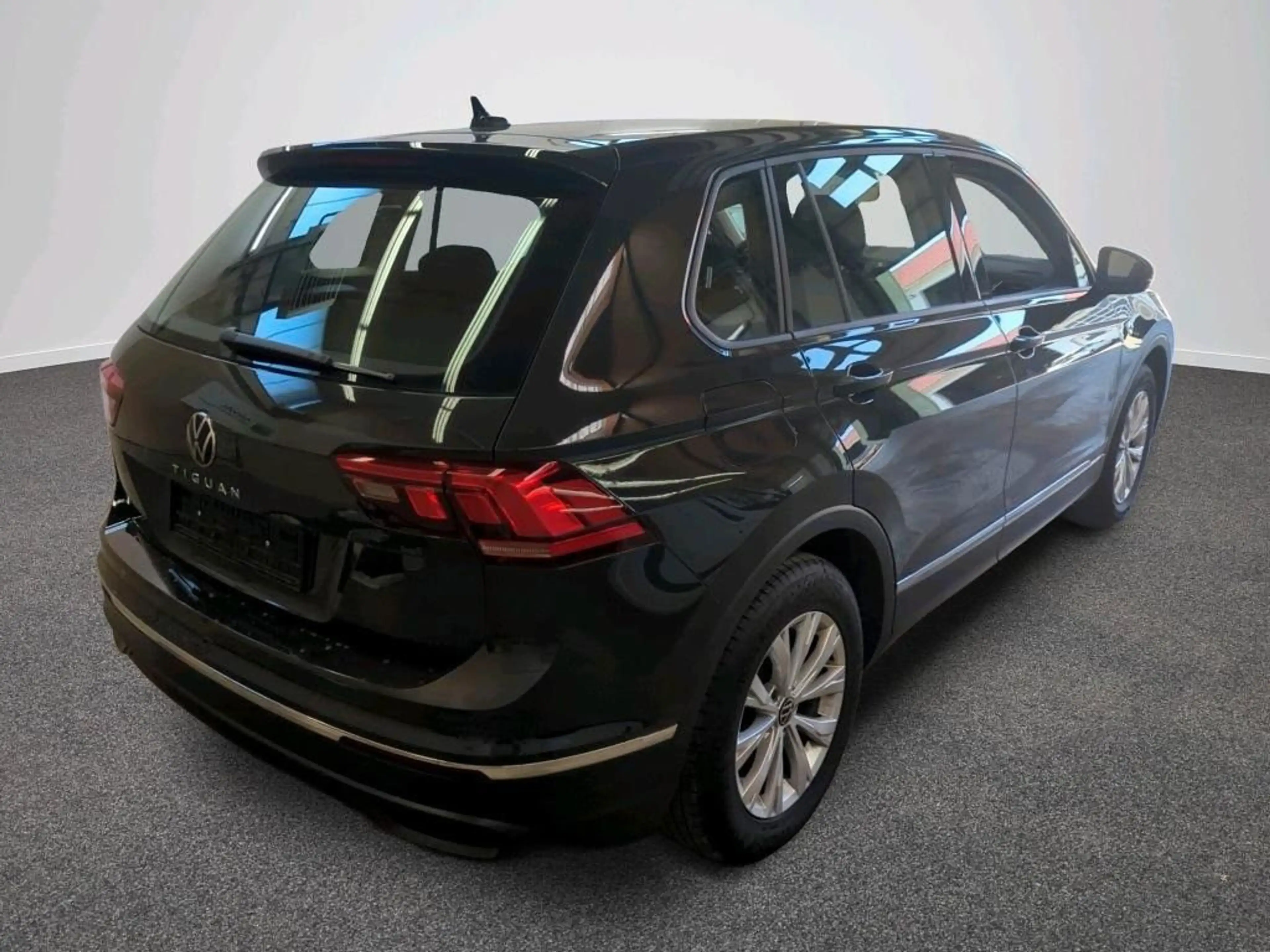 Volkswagen Tiguan 2.0 TDI | LED | Navi | ACC | SHZ — photo 2