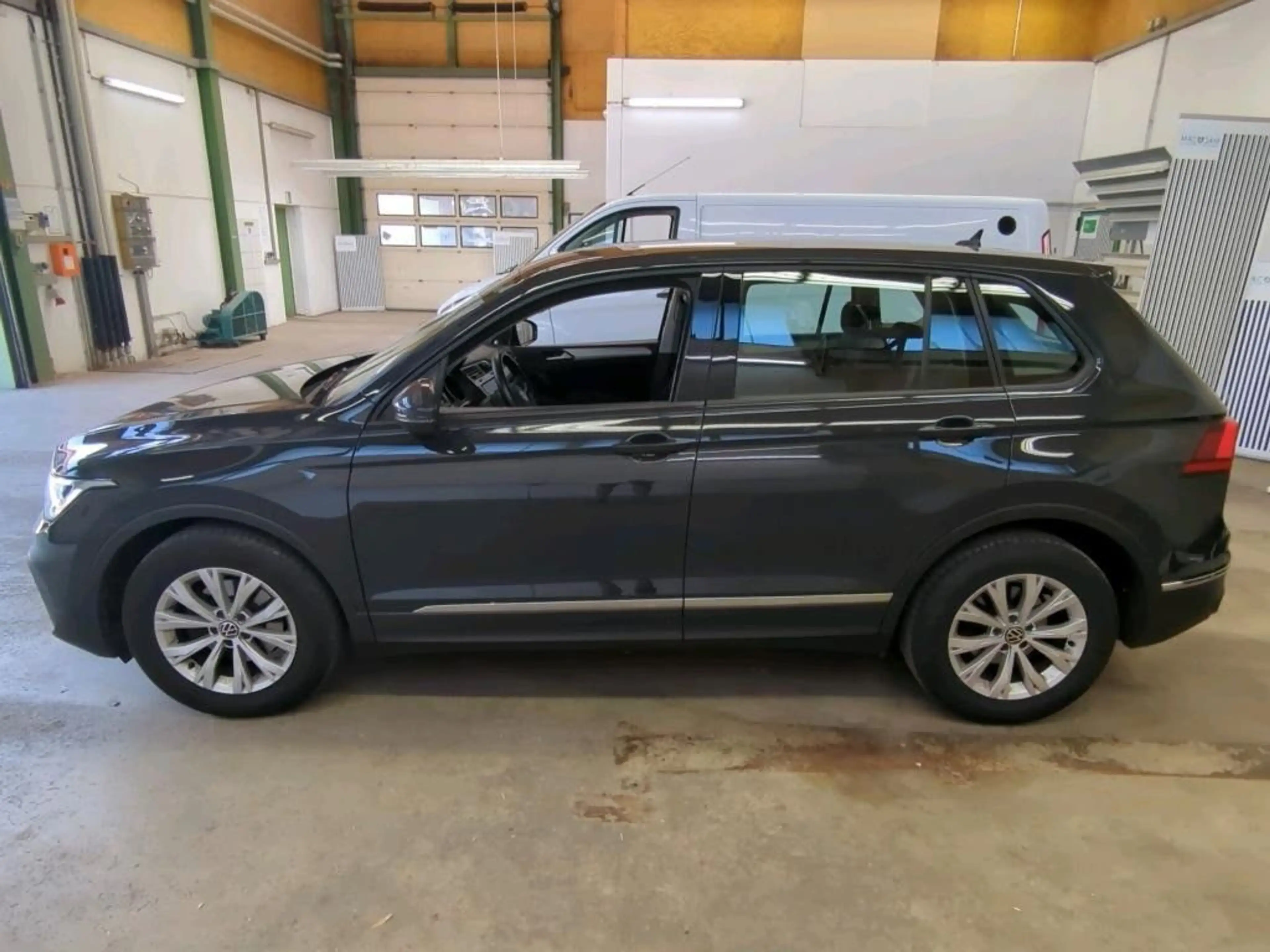 Volkswagen Tiguan 2.0 TDI | LED | Navi | ACC | SHZ — photo 4