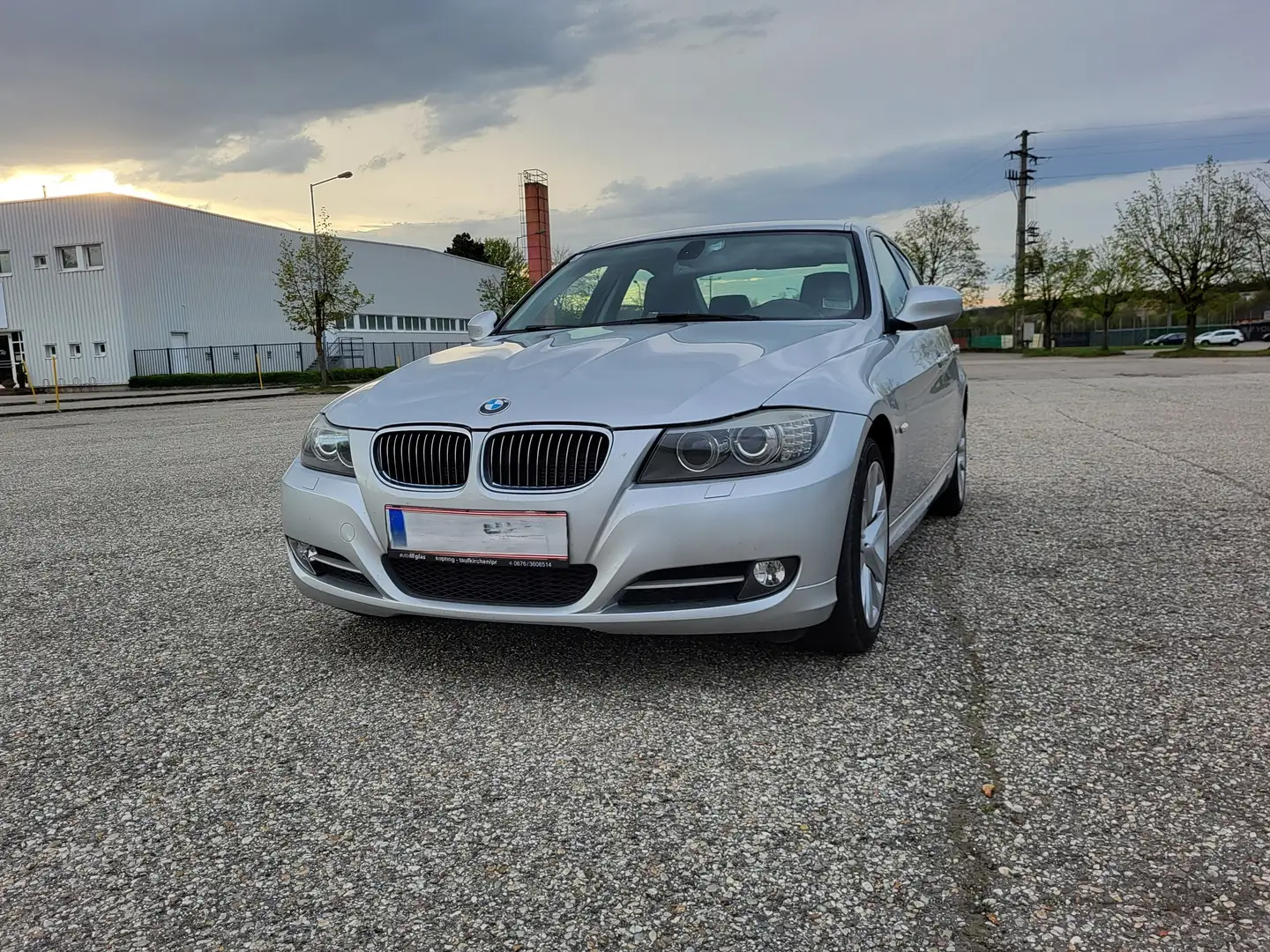 BMW 316 BMW 316d E90 | Facelift | Pickerl 3/26 | M-Lenkrad Grau - 2