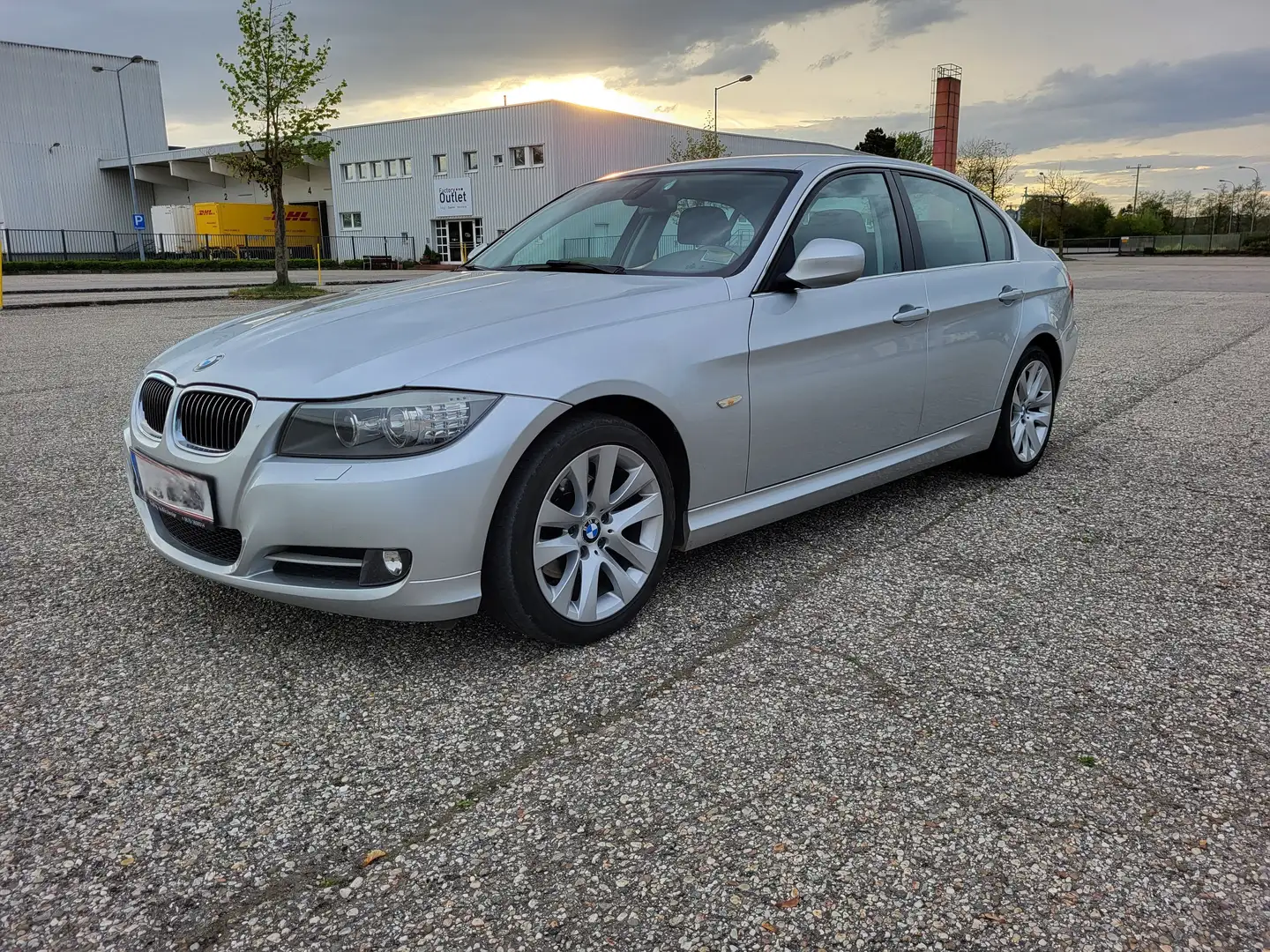 BMW 316 BMW 316d E90 | Facelift | Pickerl 3/26 | M-Lenkrad Grau - 1