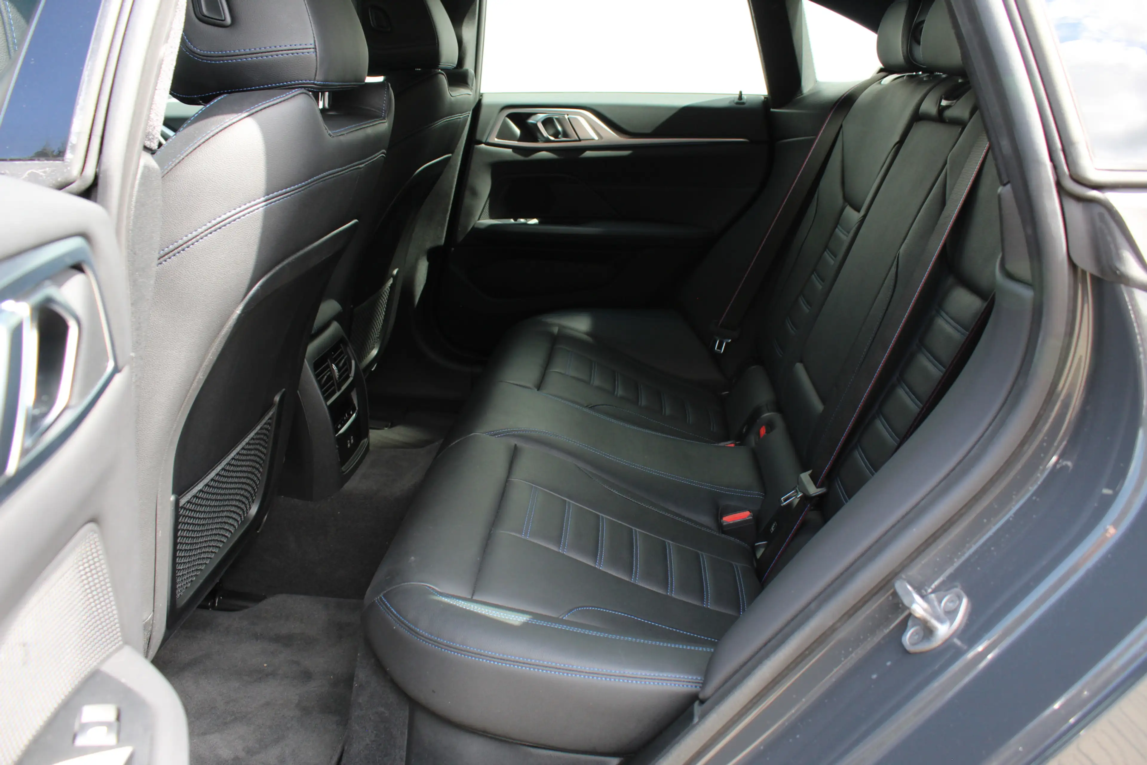 BMW i4 M50 High Executive / Schuif-kanteldak / Trekhaak / — photo 11