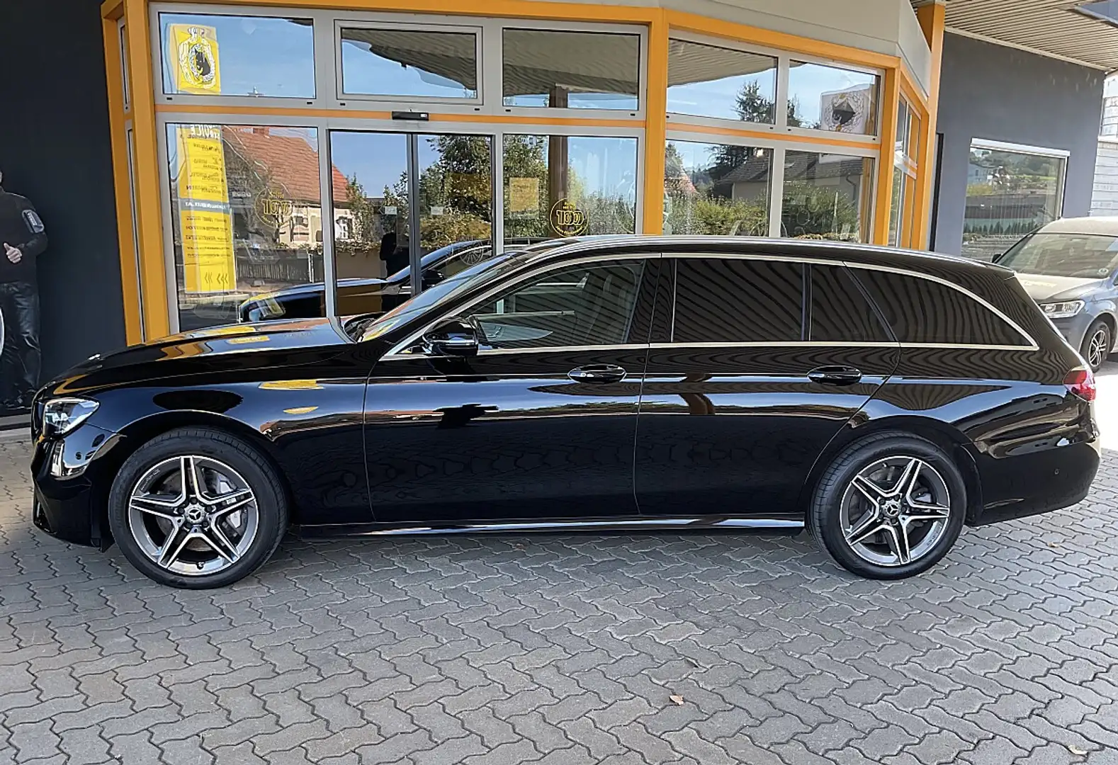 Mercedes-Benz E 300 de T-Modell AMG Line Schwarz - 2